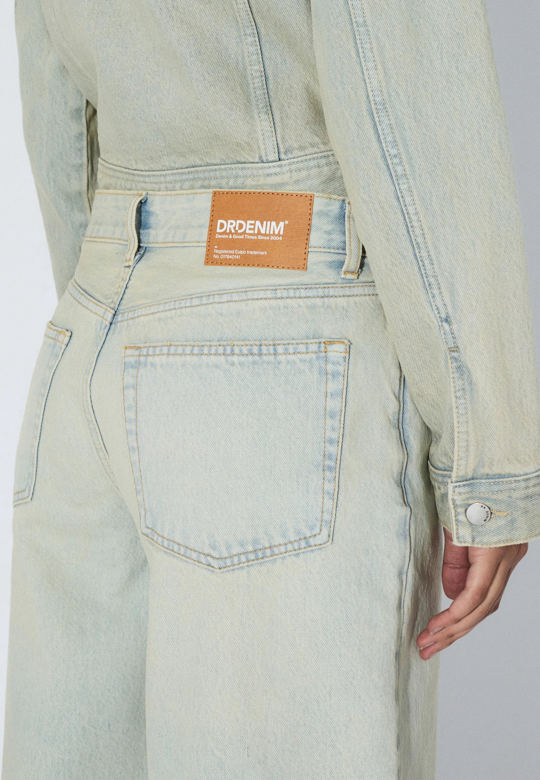 2610101066_DrDenim_BreeShorts_StreamPaleVintageWorn_Main_W5_2