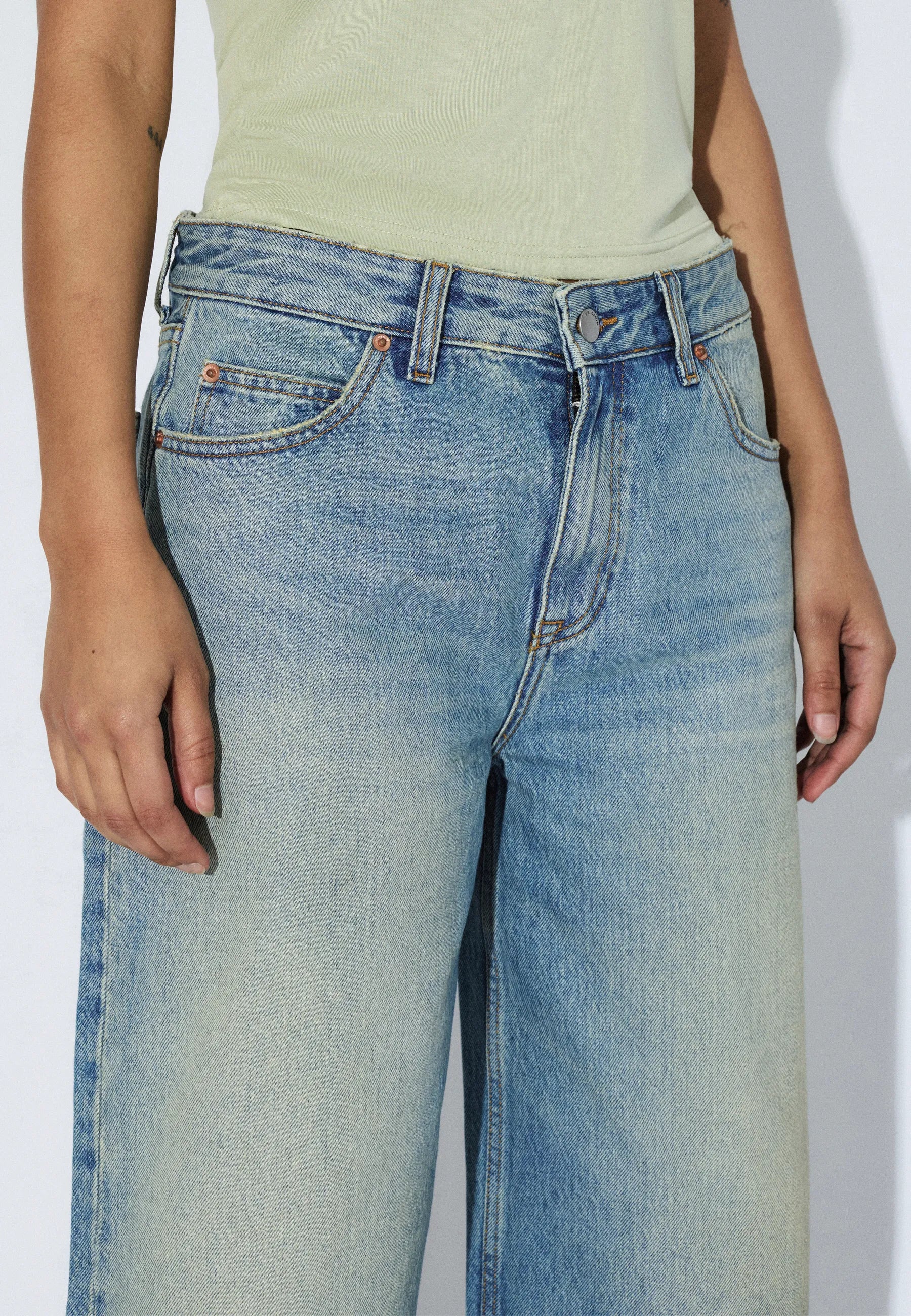 2610101L95_DrDenim_BreeShorts_StreamSkyAged_Main_5_1