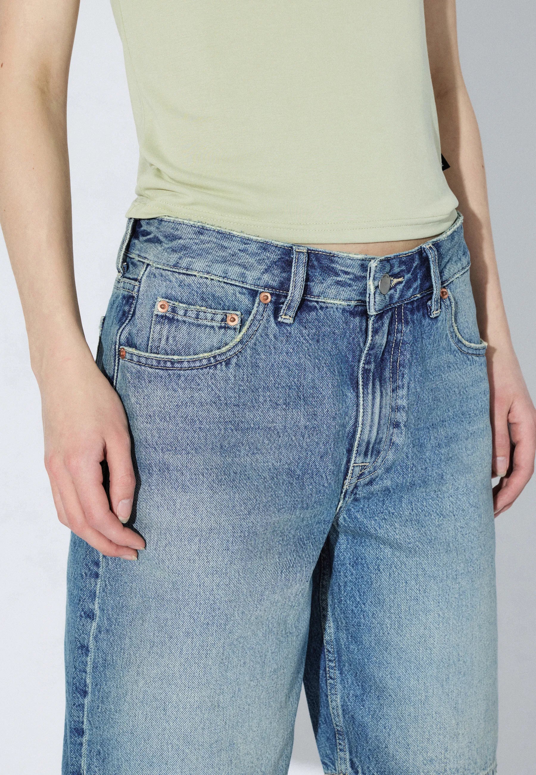 2610102M02_DrDenim_AsraShorts_DriftSkyUsed_Main_W5_1