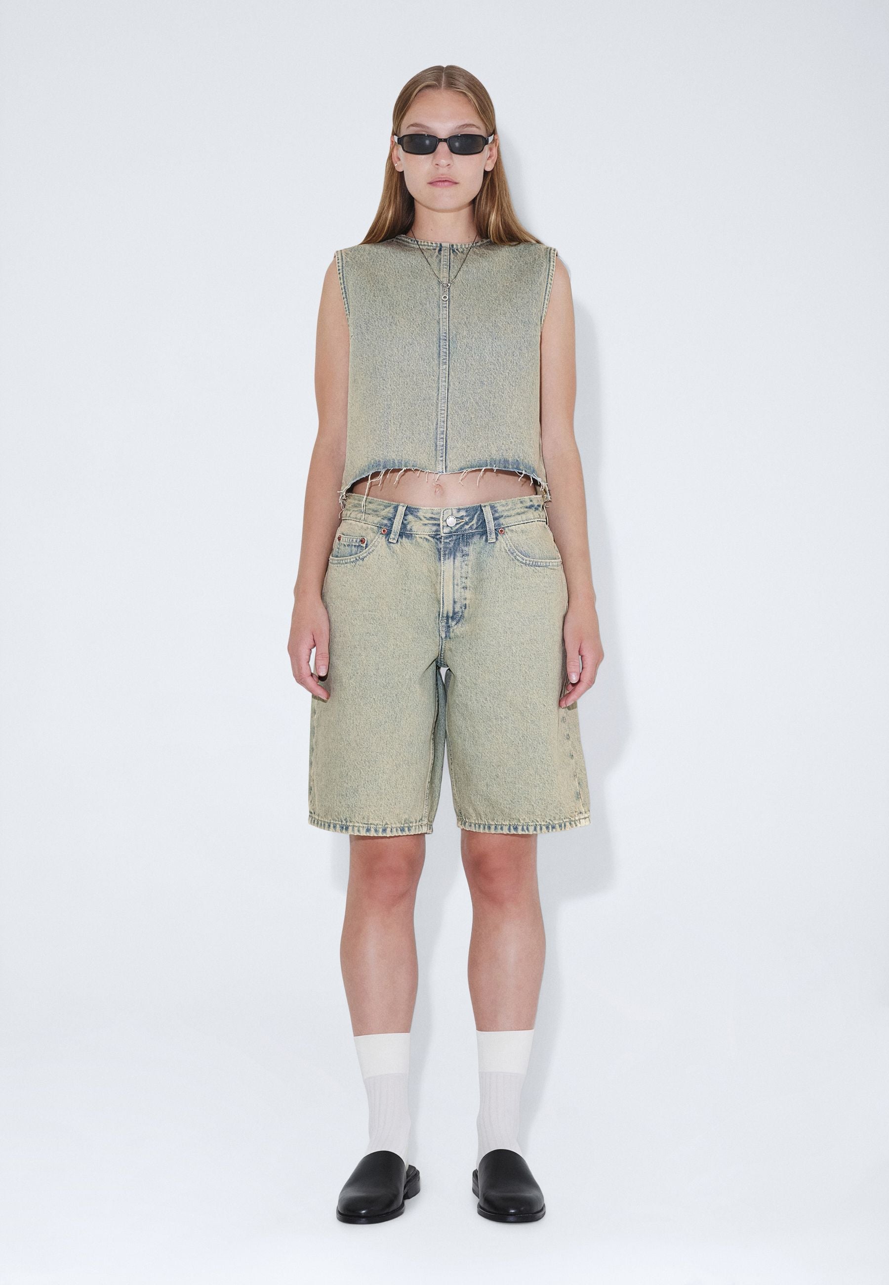 2610102M10_DrDenim_AsraShorts_StreamDesert_Main_W1_3