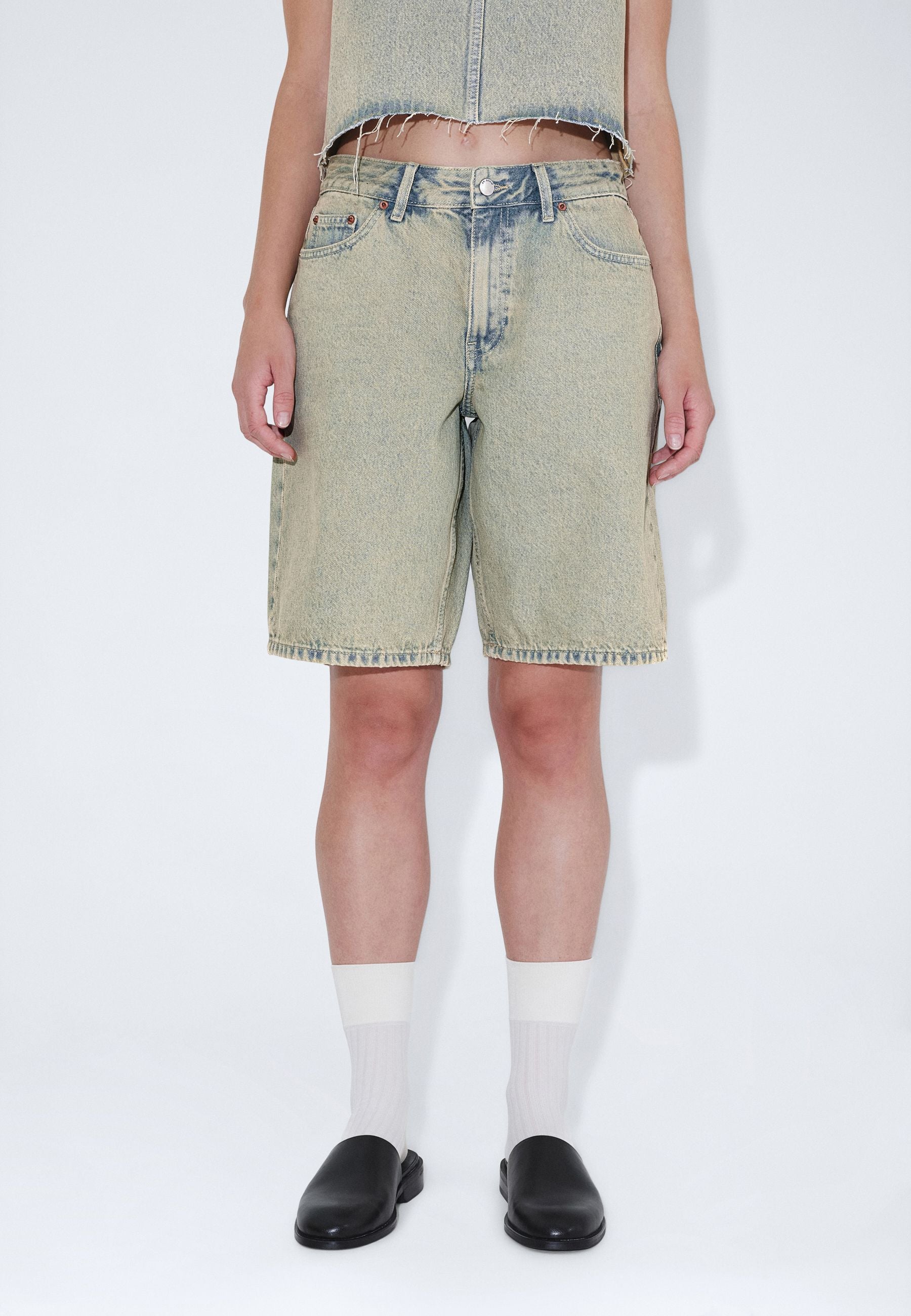 2610102M10_DrDenim_AsraShorts_StreamDesert_Main_W3_1