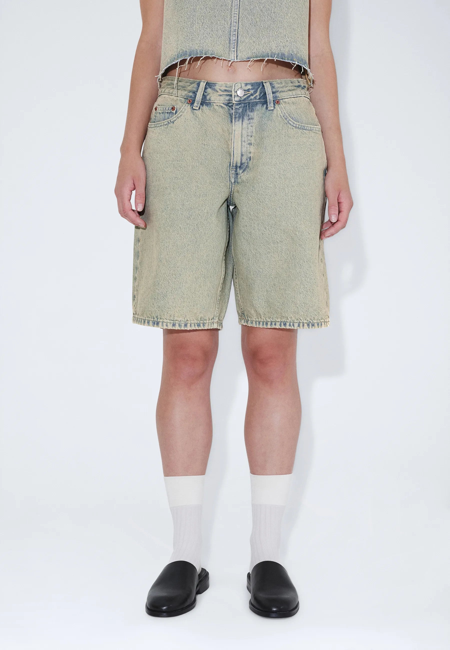 2610102M10_DrDenim_AsraShorts_StreamDesert_Main_W3_1