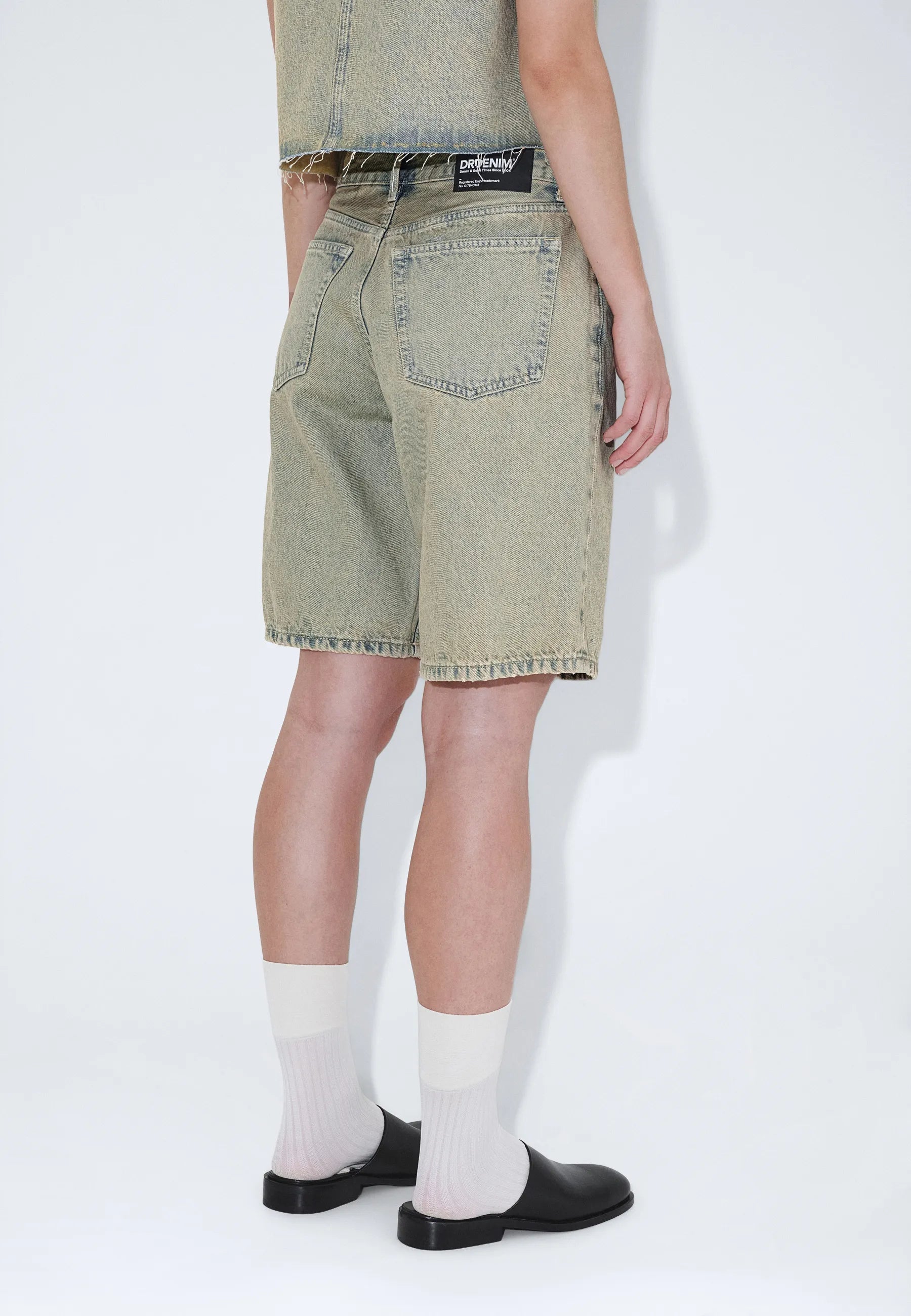 2610102M10_DrDenim_AsraShorts_StreamDesert_Main_W4_1