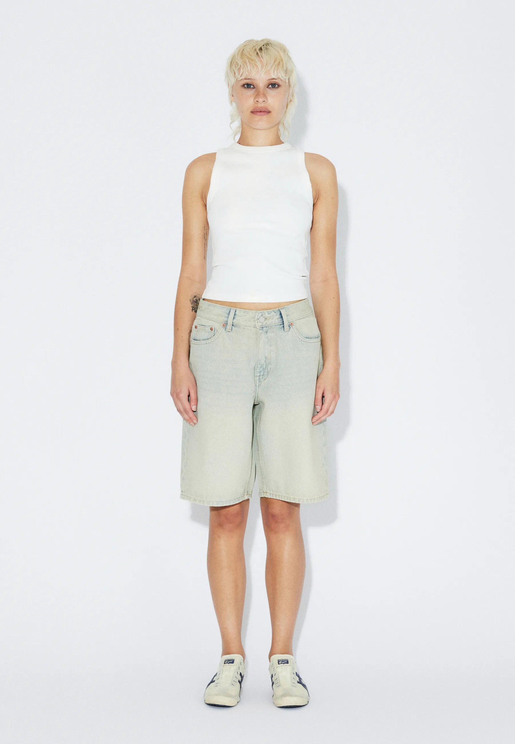 2610102M12_DrDenim_AsraShorts_StreamLightSand_Main_W1_1
