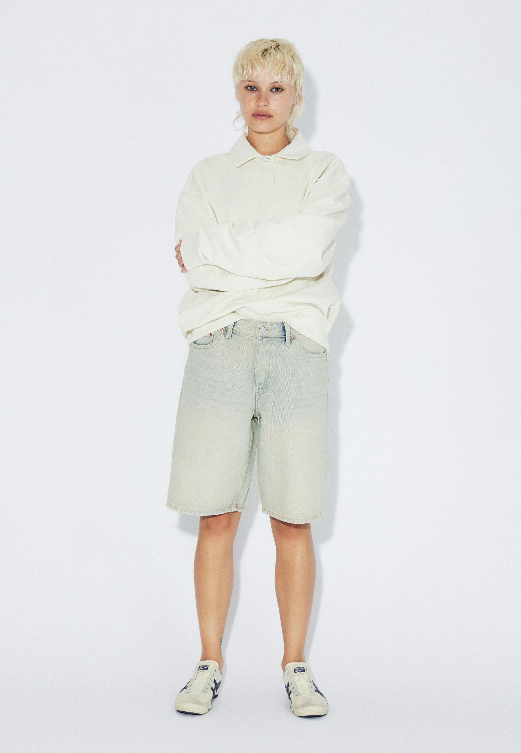 2610102M12_DrDenim_AsraShorts_StreamLightSand_Main_W1_3
