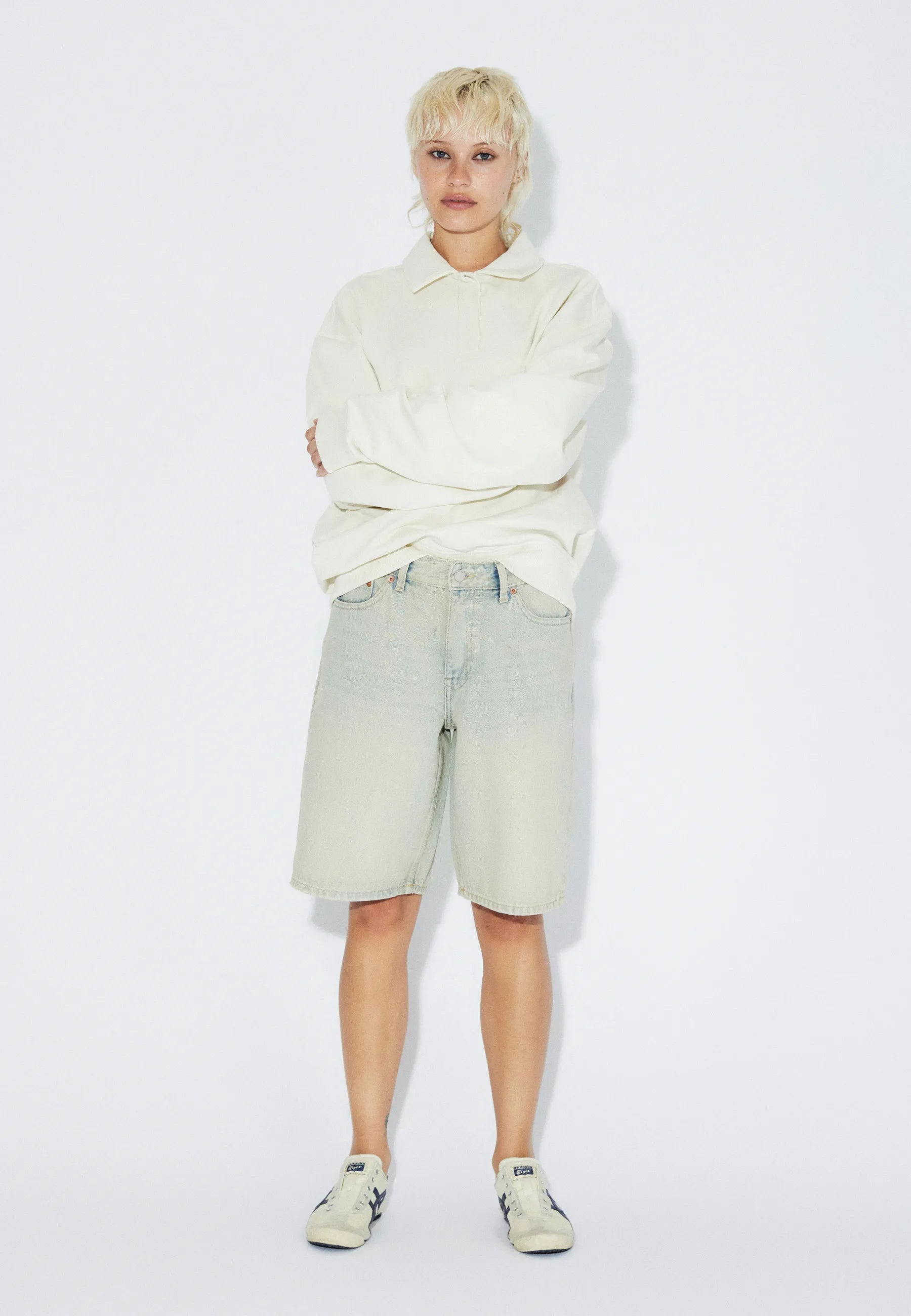 2610102M12_DrDenim_AsraShorts_StreamLightSand_Main_W1_3