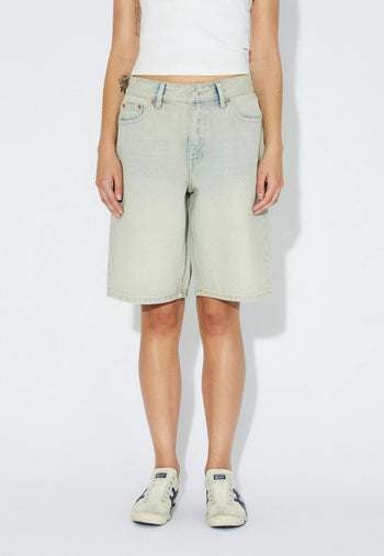 2610102M12_DrDenim_AsraShorts_StreamLightSand_Main_W3_1