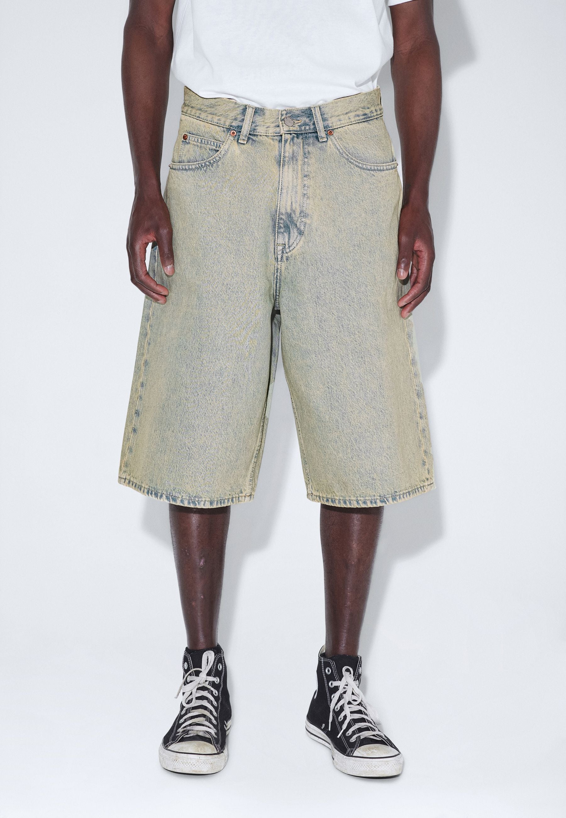 2610103M10_DrDenim_ValiShorts_StreamDesert_Main_M3_1