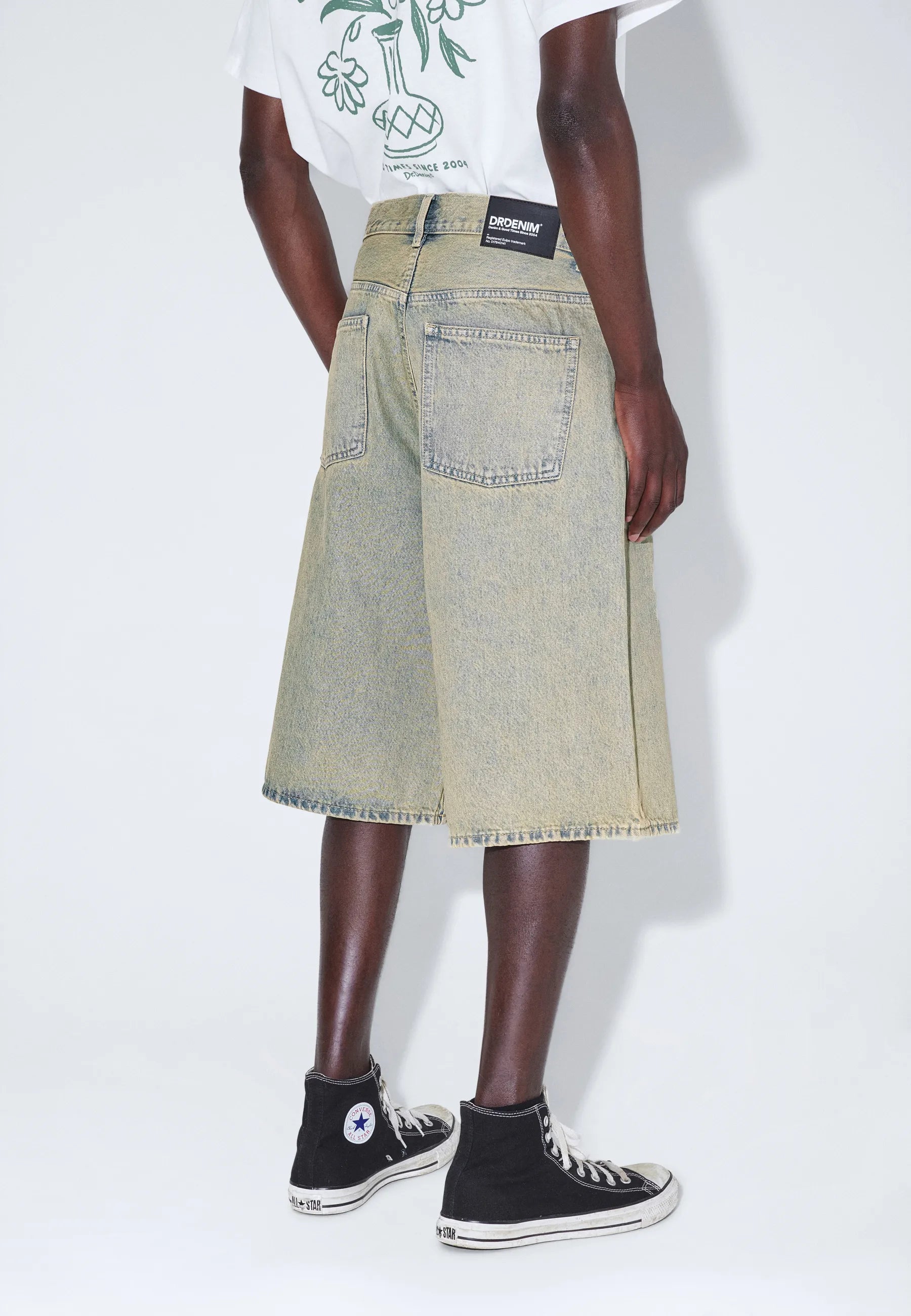 2610103M10_DrDenim_ValiShorts_StreamDesert_Main_M4_1
