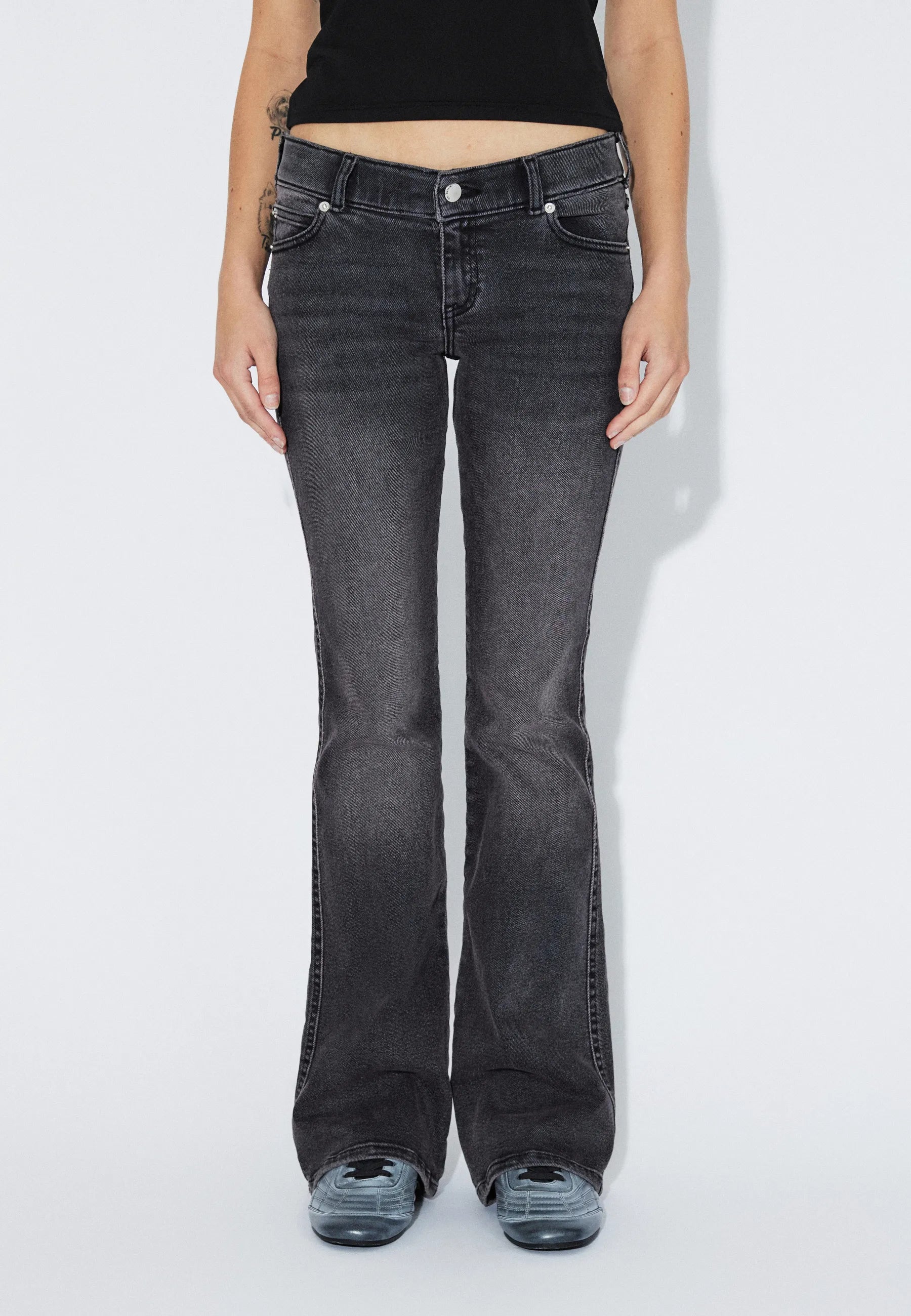 2610104BF1_DrDenim_KilyLowBootcut_GreyMistRed_Main_W3_1