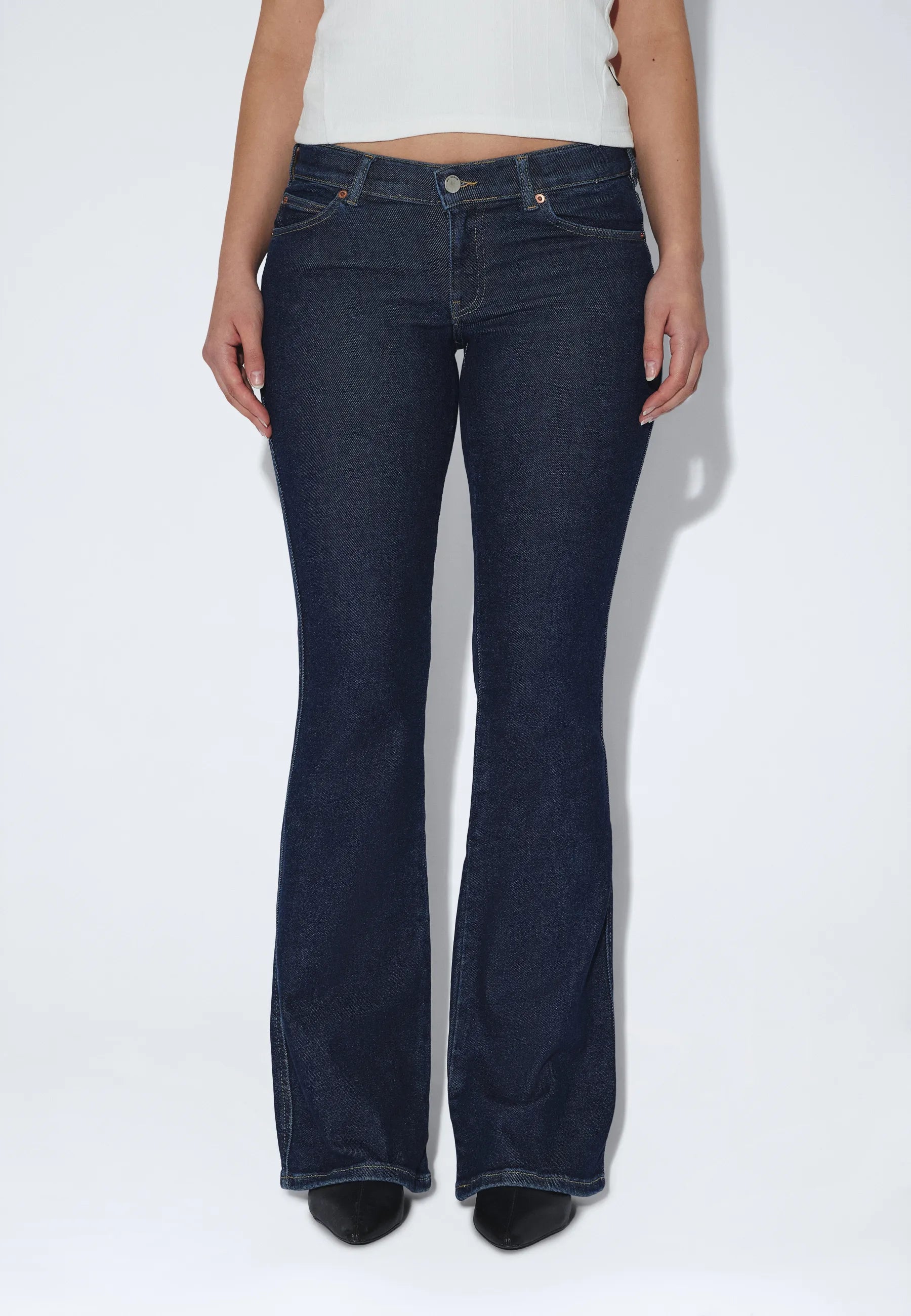 2610104U75_DrDenim_KilyLowBootcut_CapeDeepPlain_main_W3_1