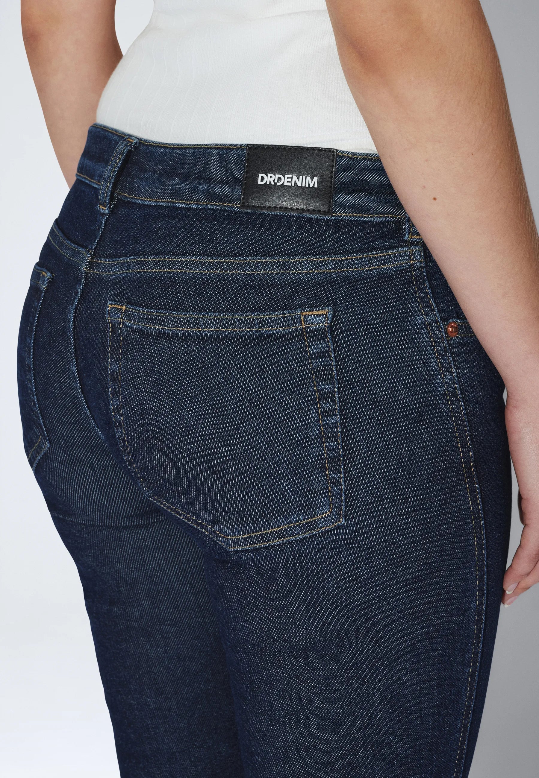 2610104U75_DrDenim_KilyLowBootcut_CapeDeepPlain_main_W5_2