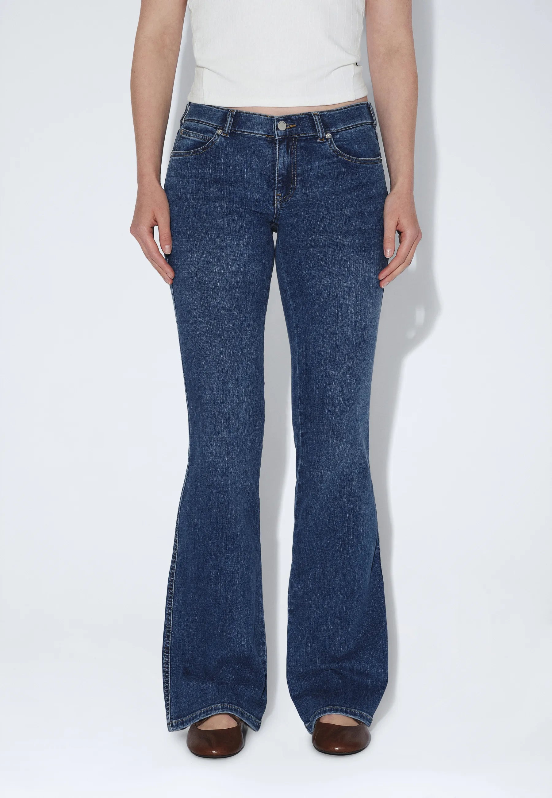 2610104V46_DrDenim_KilyLowBootcut_ValeMidUsed_main_W3_1