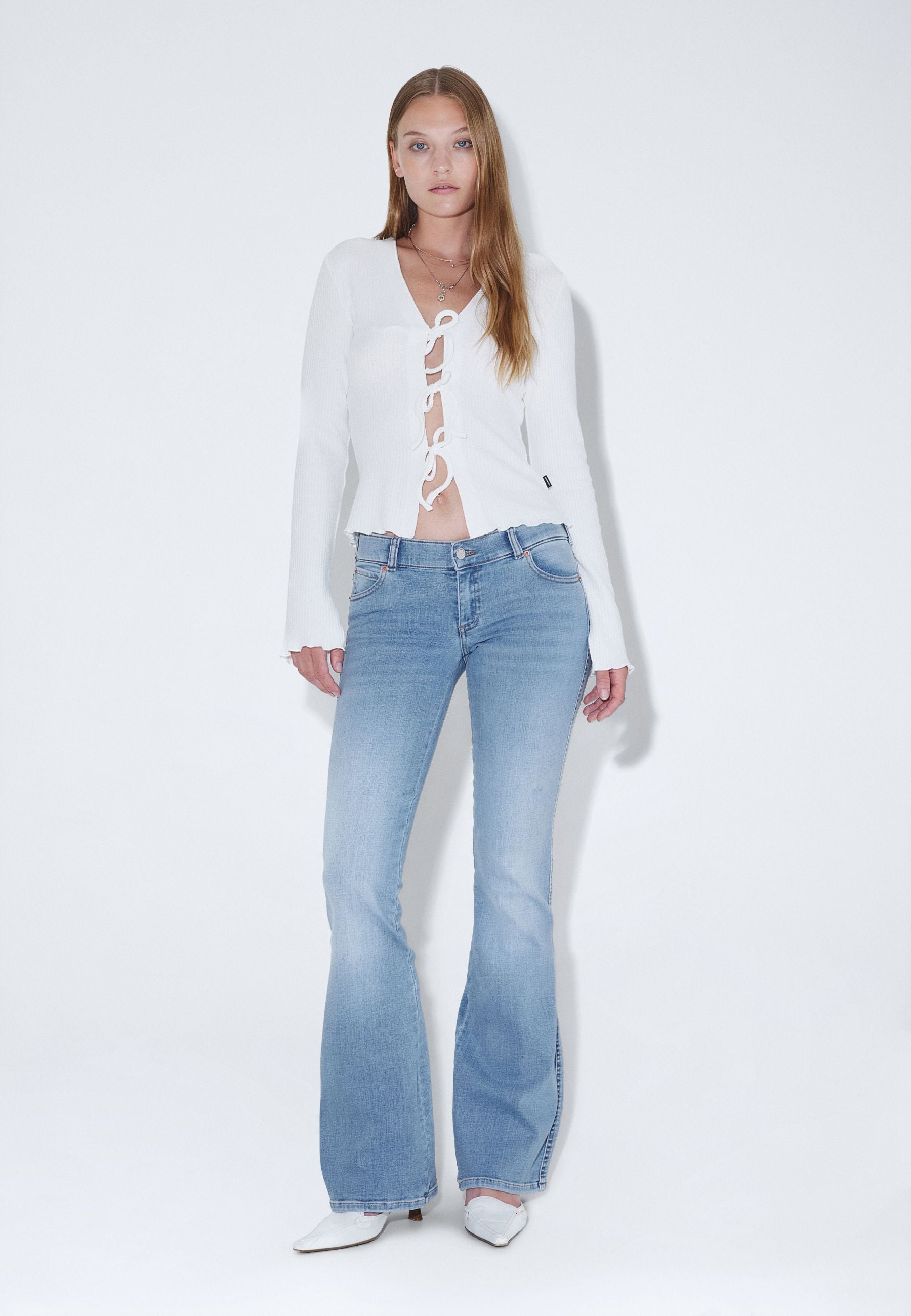 2610104V50_DrDenim_KilyLowBootcut_ValeLightFade_Main_W1_2