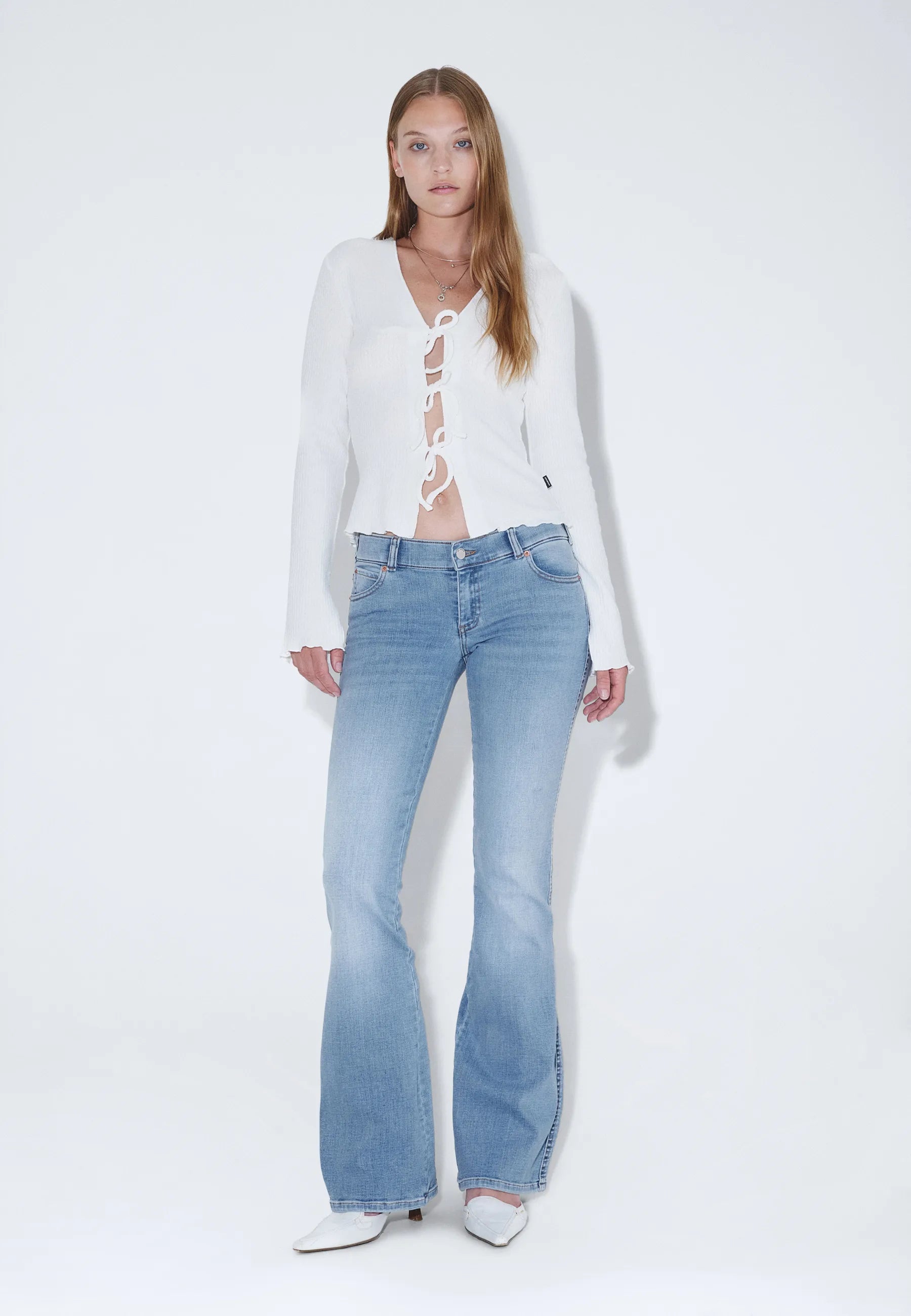 2610104V50_DrDenim_KilyLowBootcut_ValeLightFade_Main_W1_2