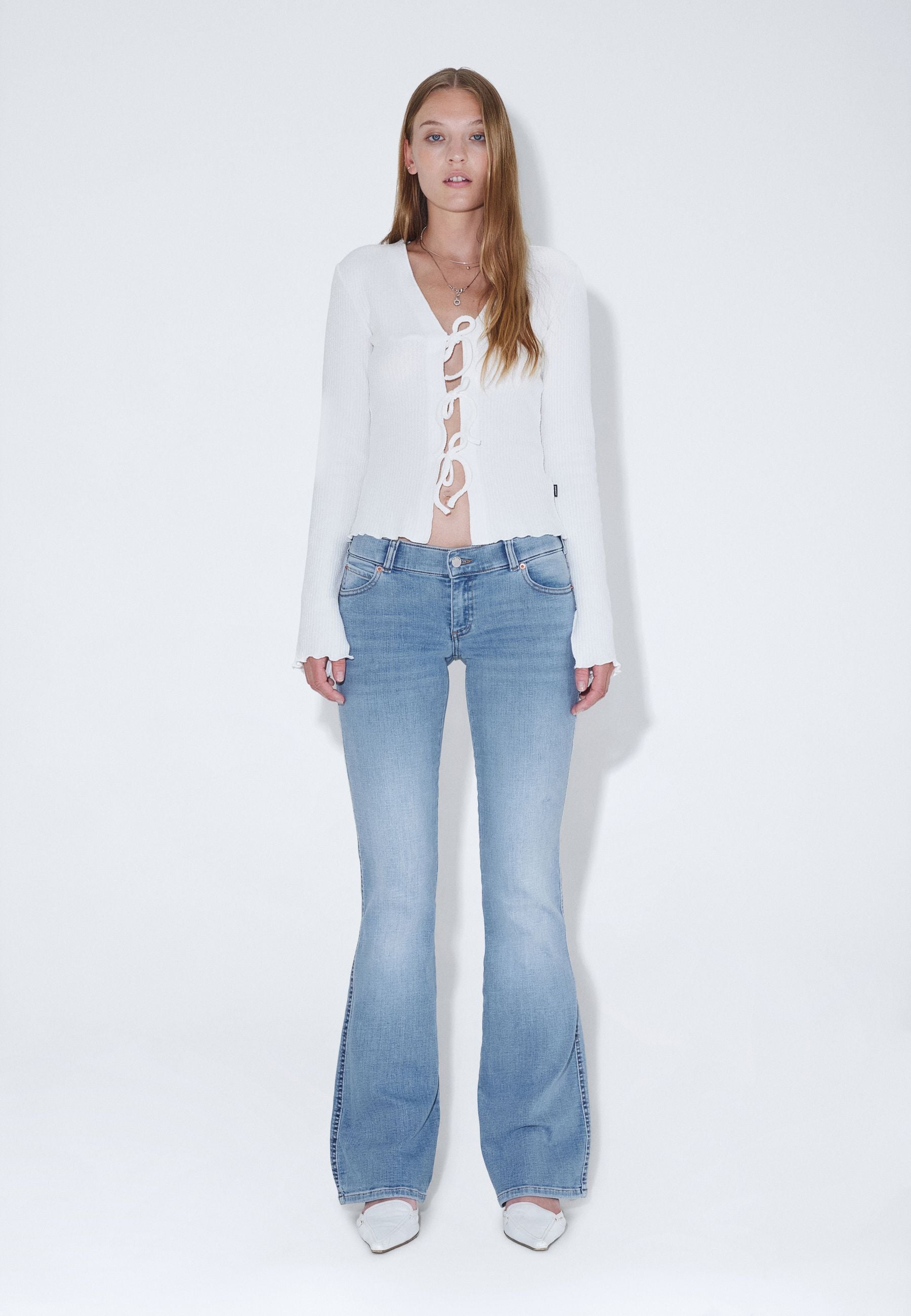 2610104V50_DrDenim_KilyLowBootcut_ValeLightFade_Main_W1_3
