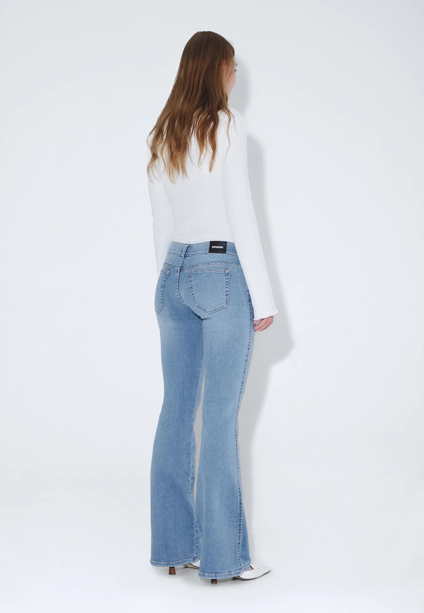2610104V50_DrDenim_KilyLowBootcut_ValeLightFade_Main_W2_1