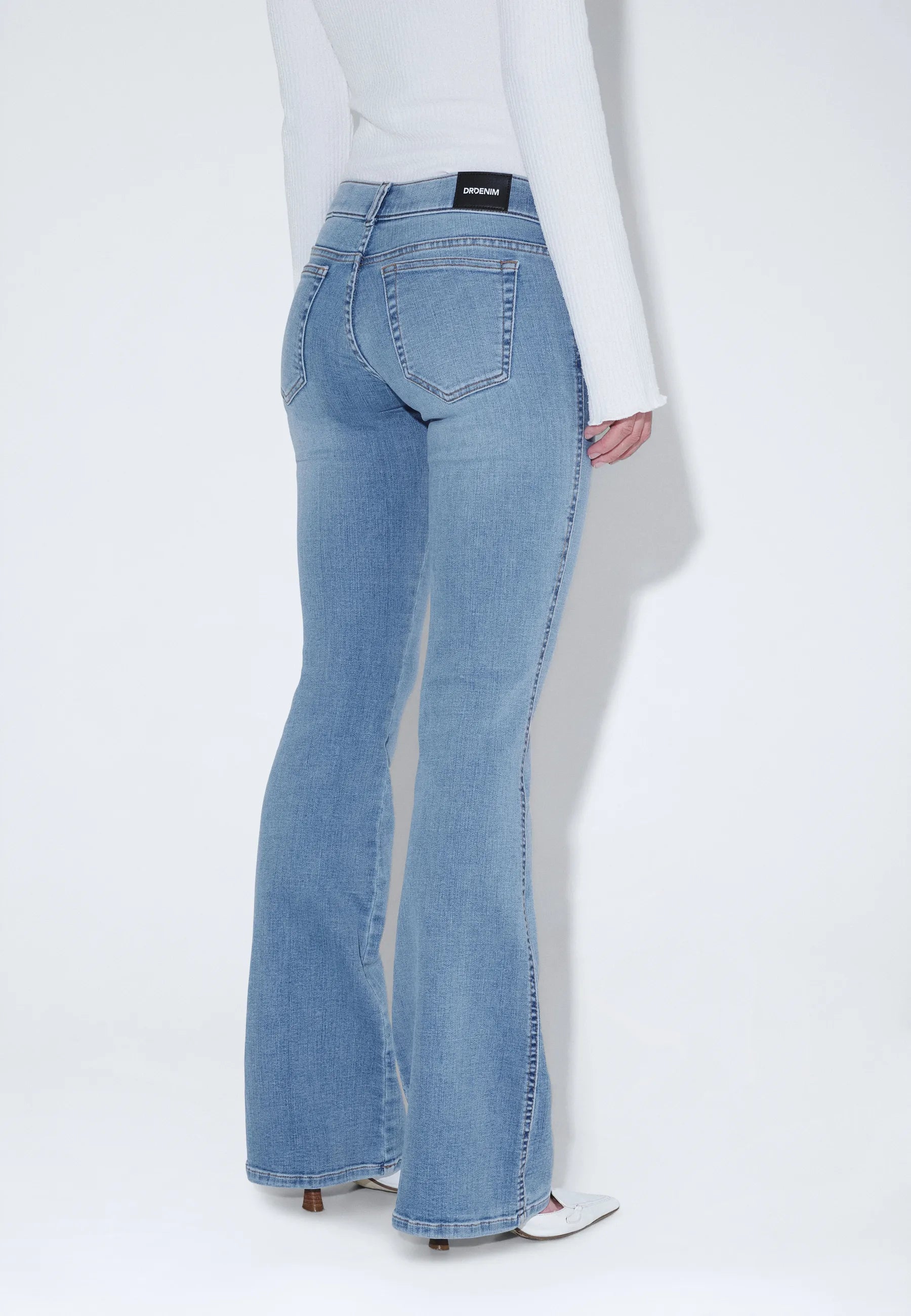2610104V50_DrDenim_KilyLowBootcut_ValeLightFade_Main_W4_1