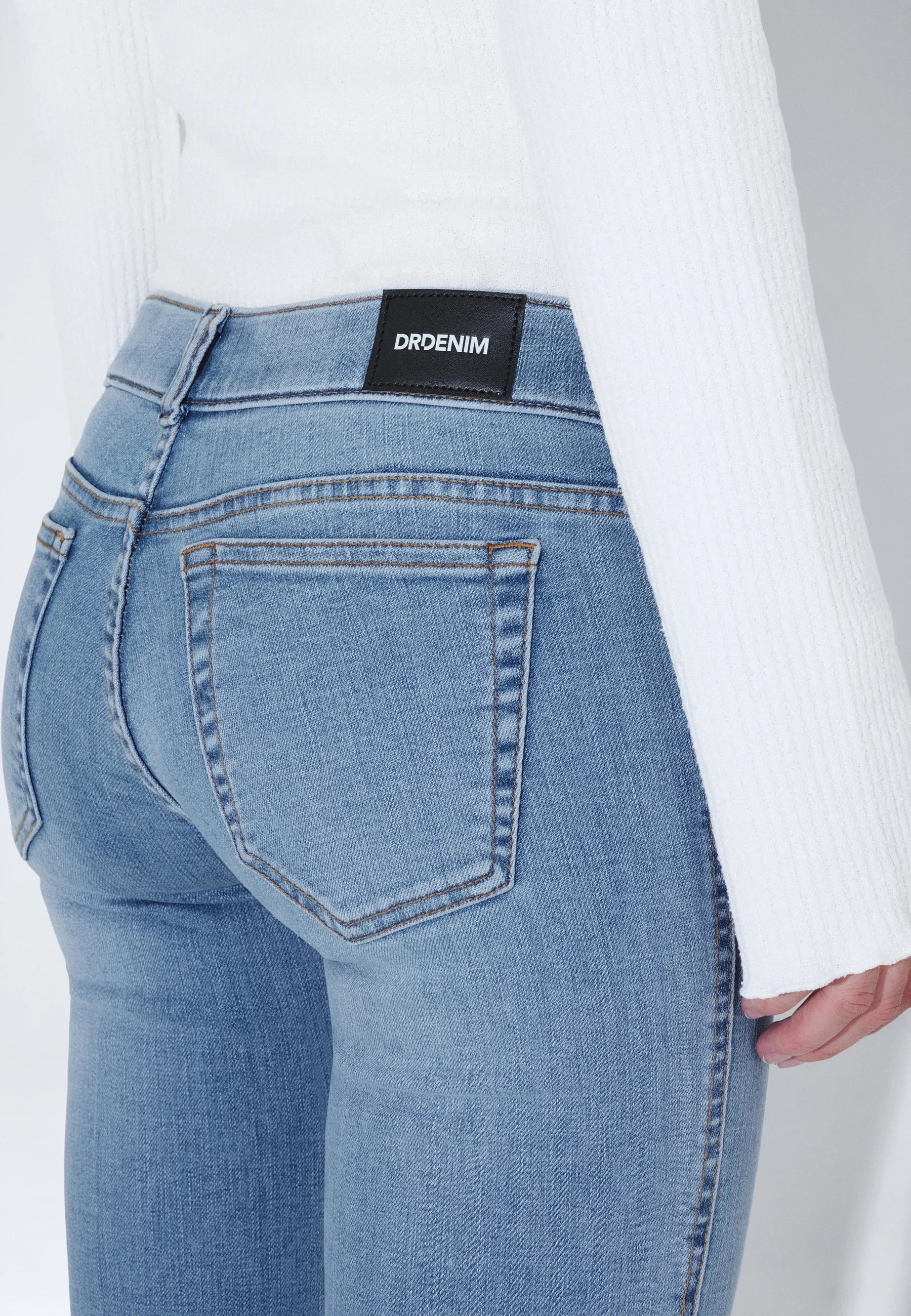 2610104V50_DrDenim_KilyLowBootcut_ValeLightFade_Main_W5_2