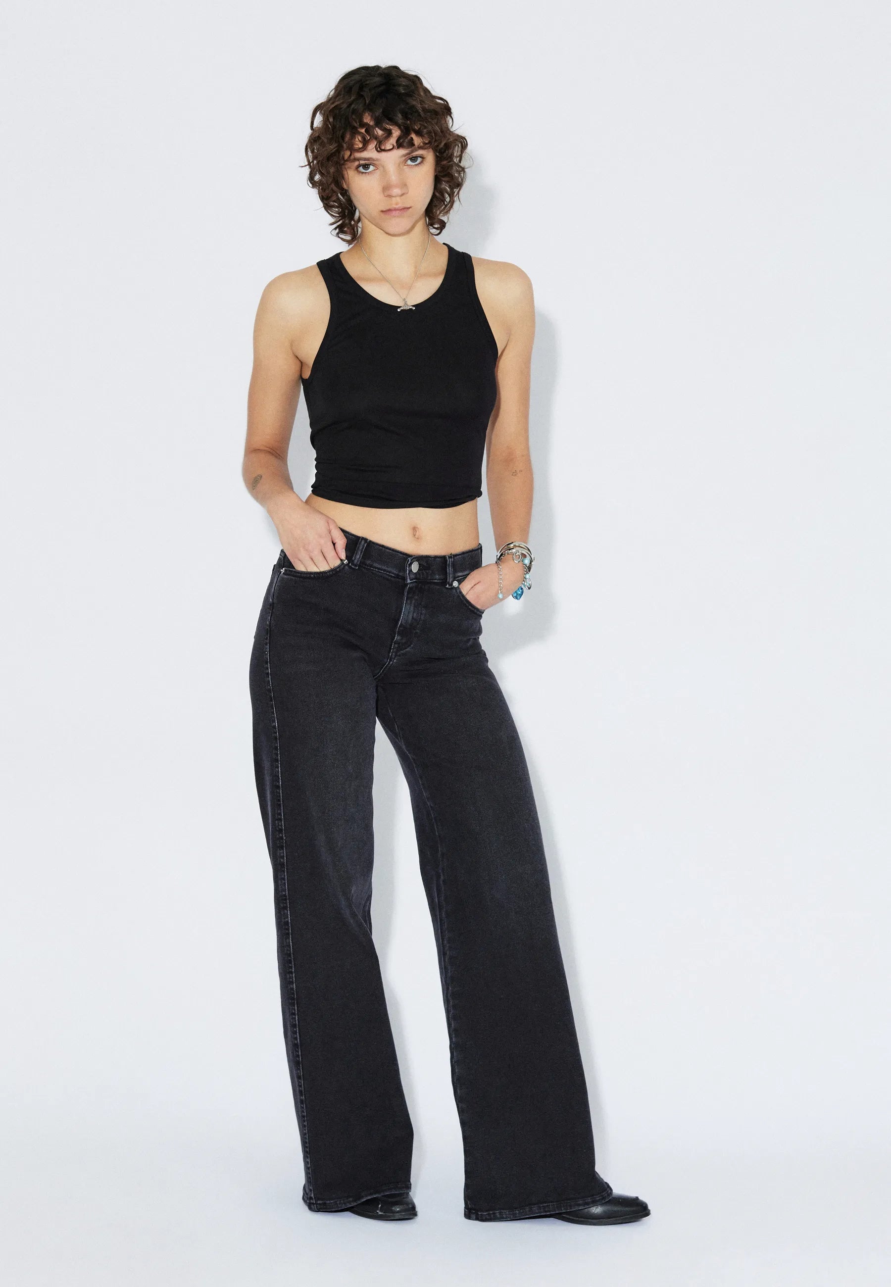 2610105A99_DrDenim_ZilaMidWide_BlackMist_Main_W1_3