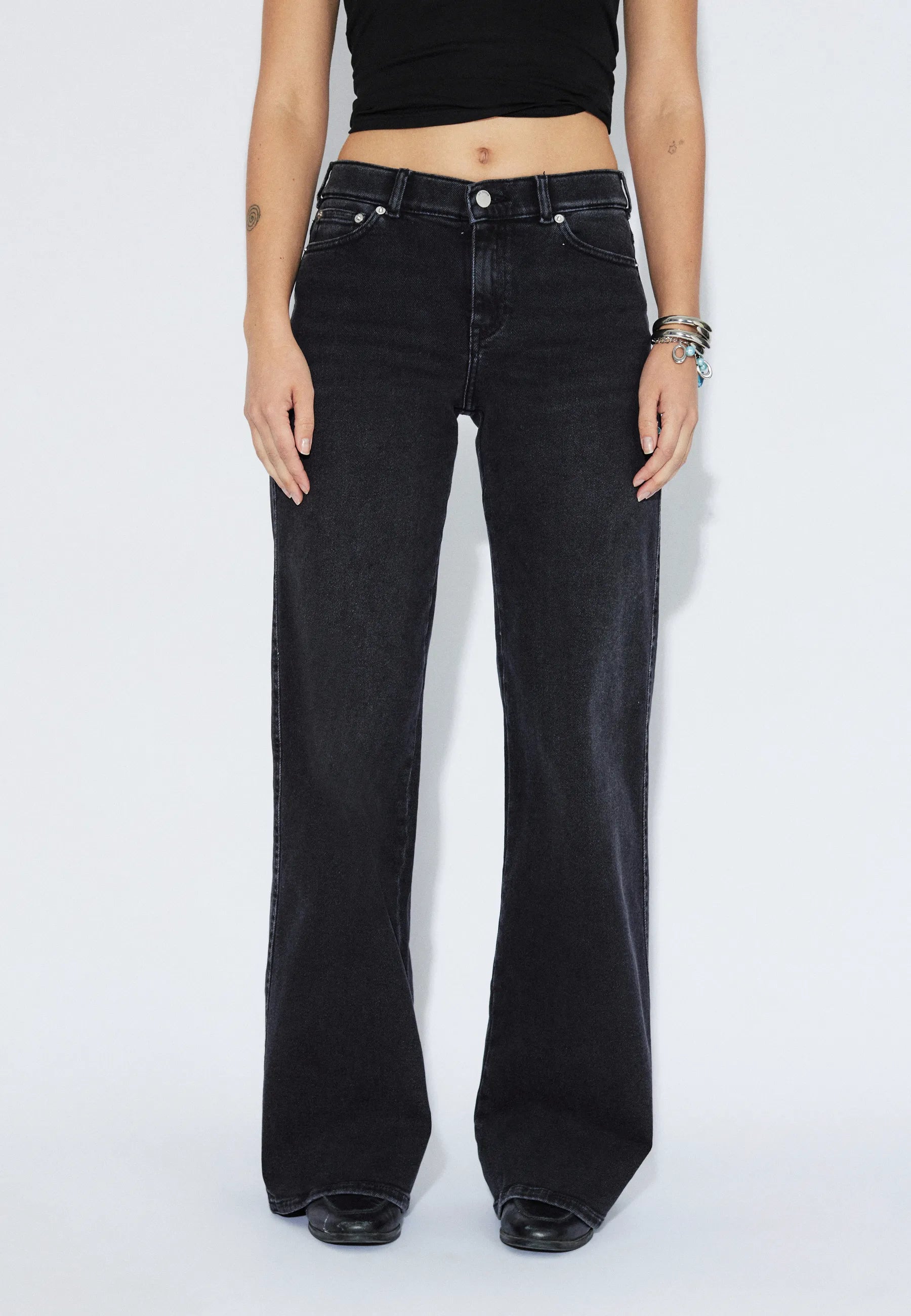 2610105A99_DrDenim_ZilaMidWide_BlackMist_Main_W3_1