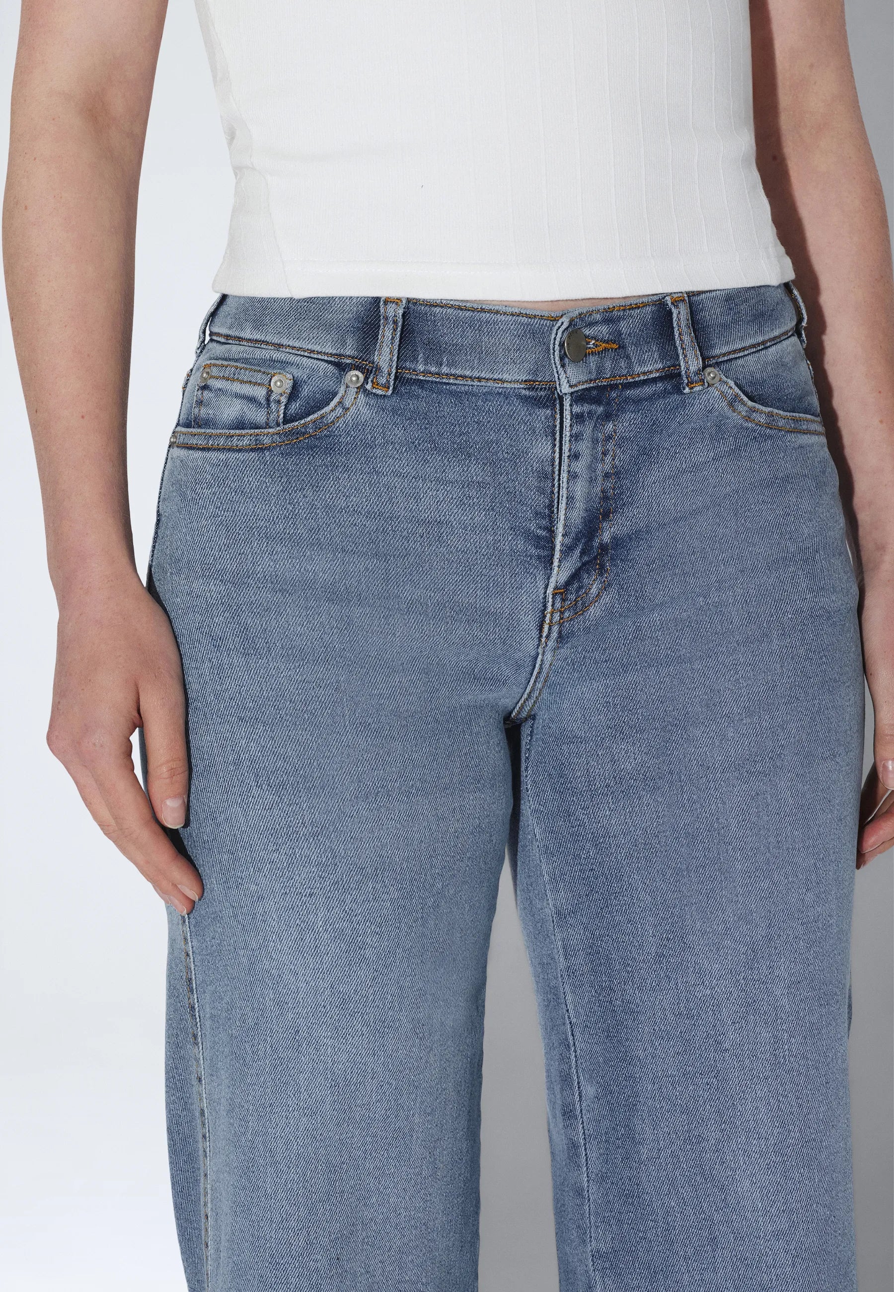 2610105J82_DrDenim_ZilaMidWide_CapeLightUsed_main_W5_1