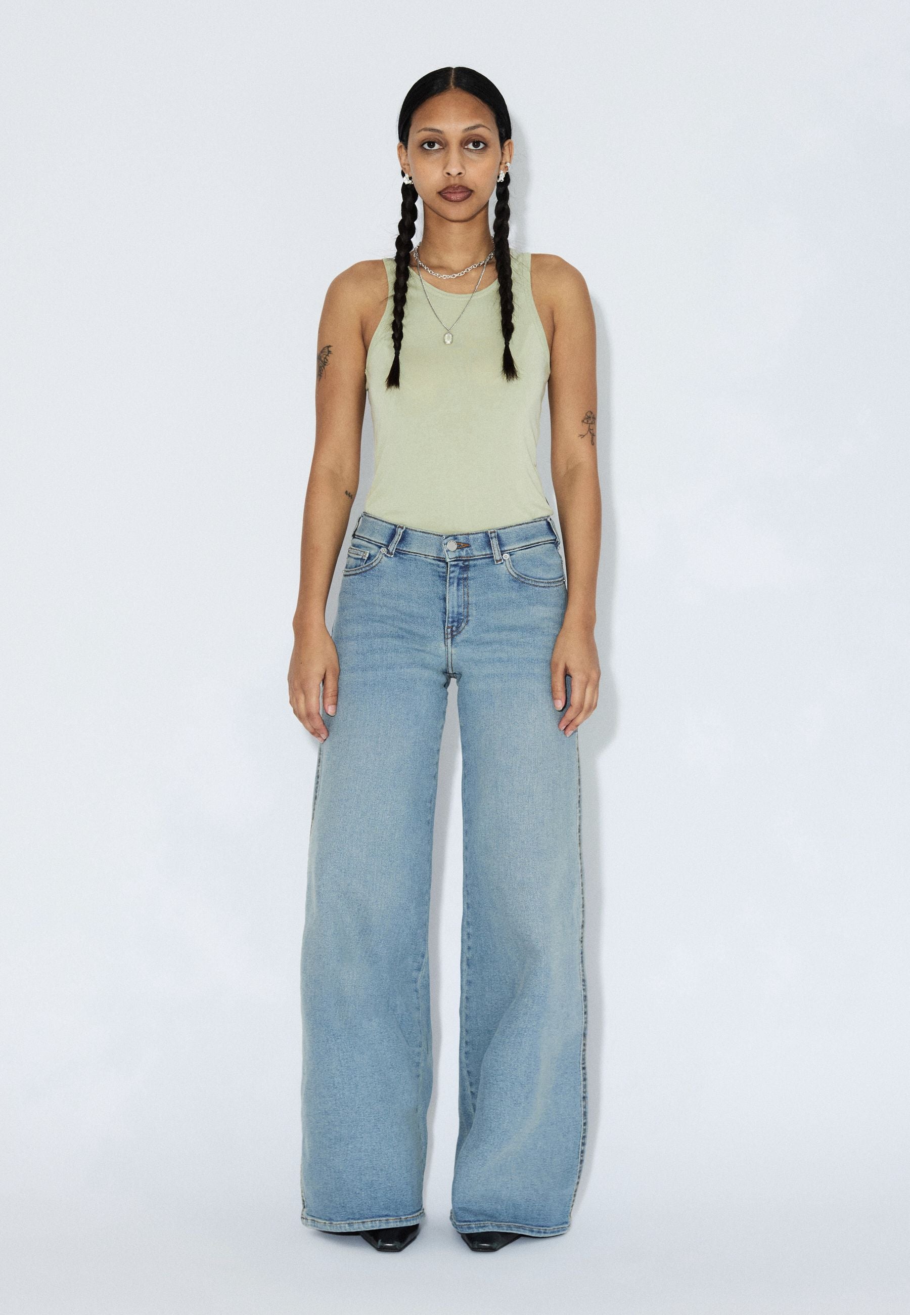 2610105U62_DrDenim_ZilaMidWide_CapeLightVintage_Main_W1_1
