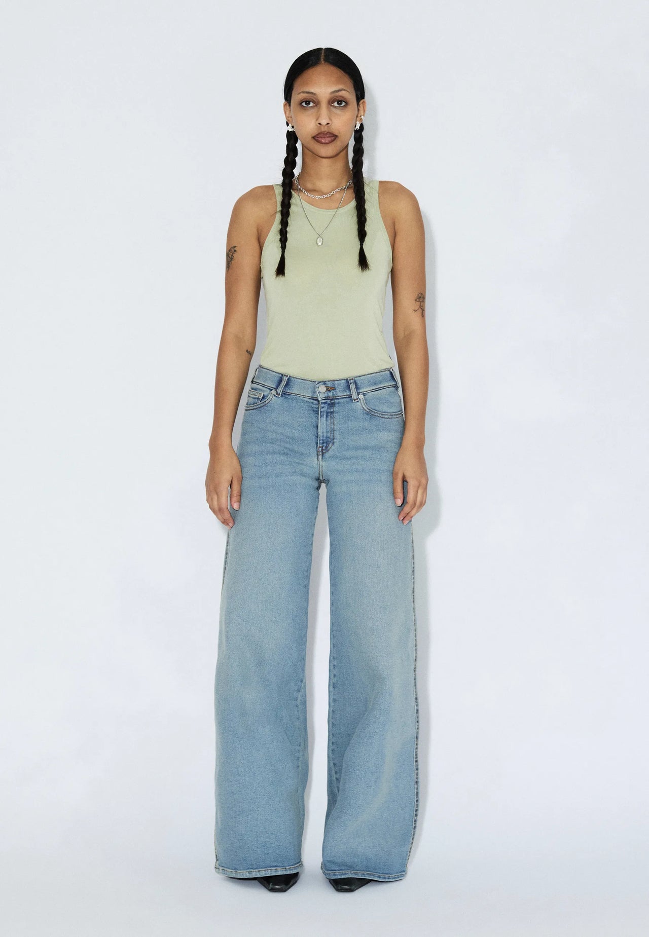 2610105U62_DrDenim_ZilaMidWide_CapeLightVintage_Main_W1_1