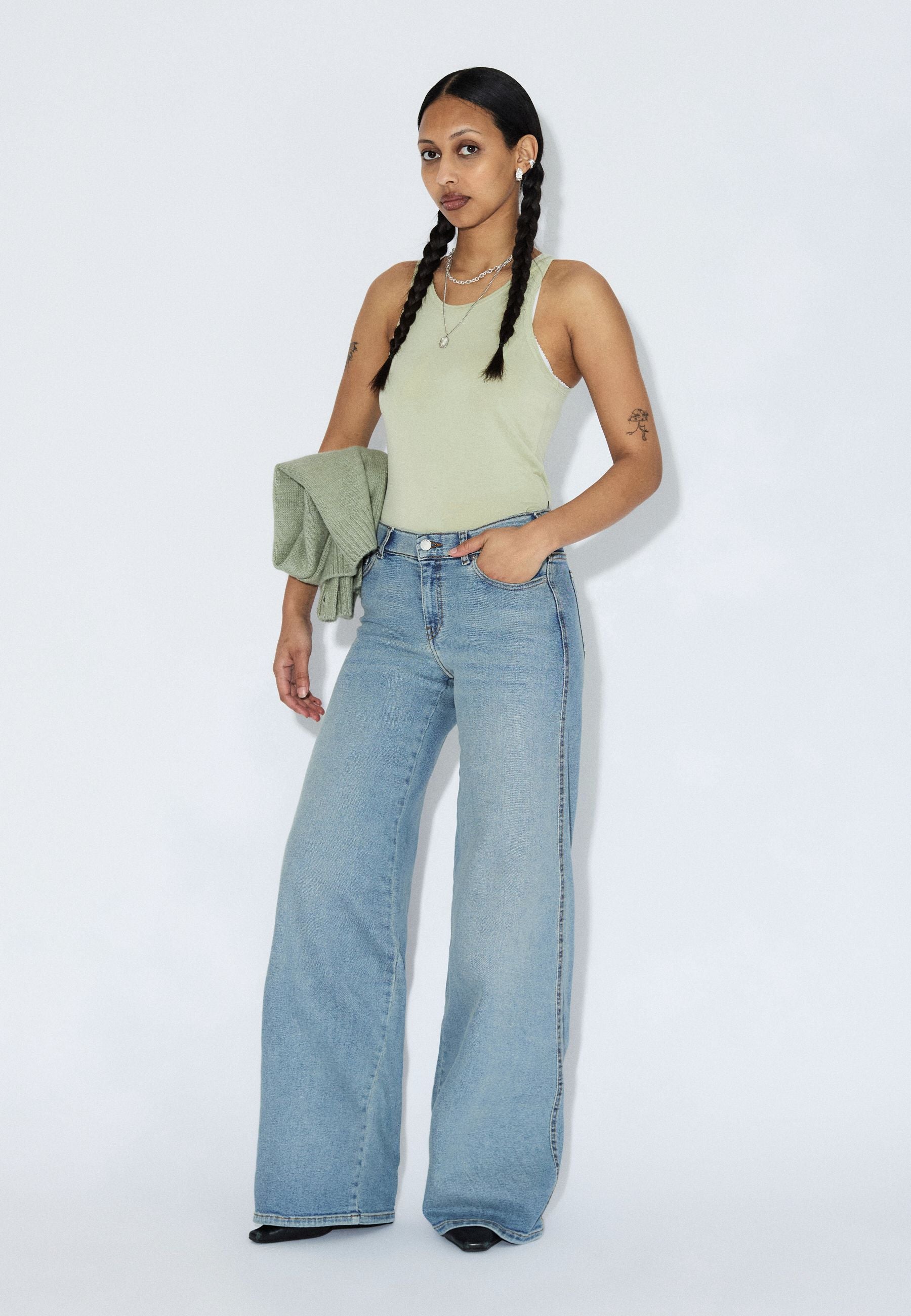 2610105U62_DrDenim_ZilaMidWide_CapeLightVintage_Main_W1_3