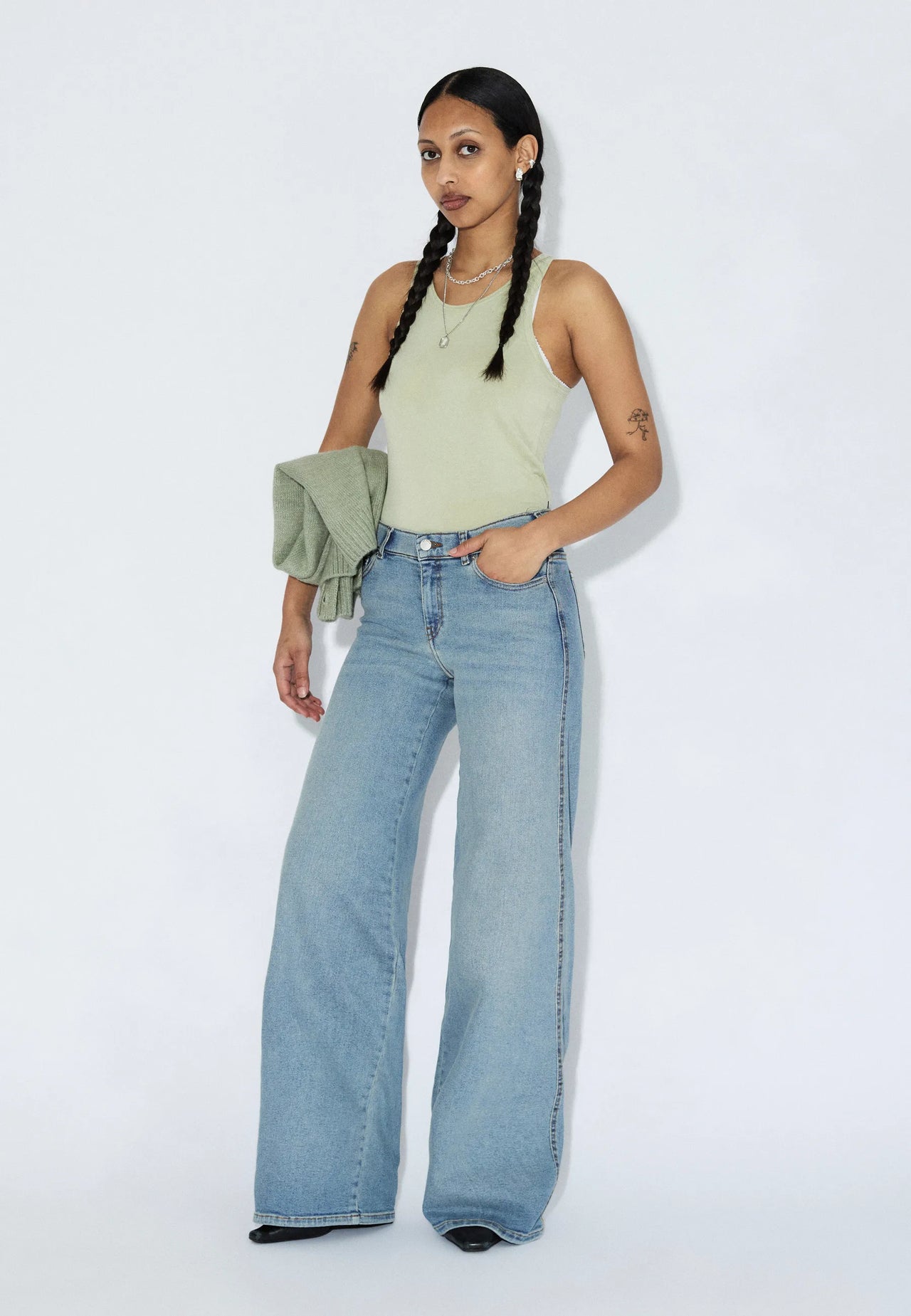 2610105U62_DrDenim_ZilaMidWide_CapeLightVintage_Main_W1_1