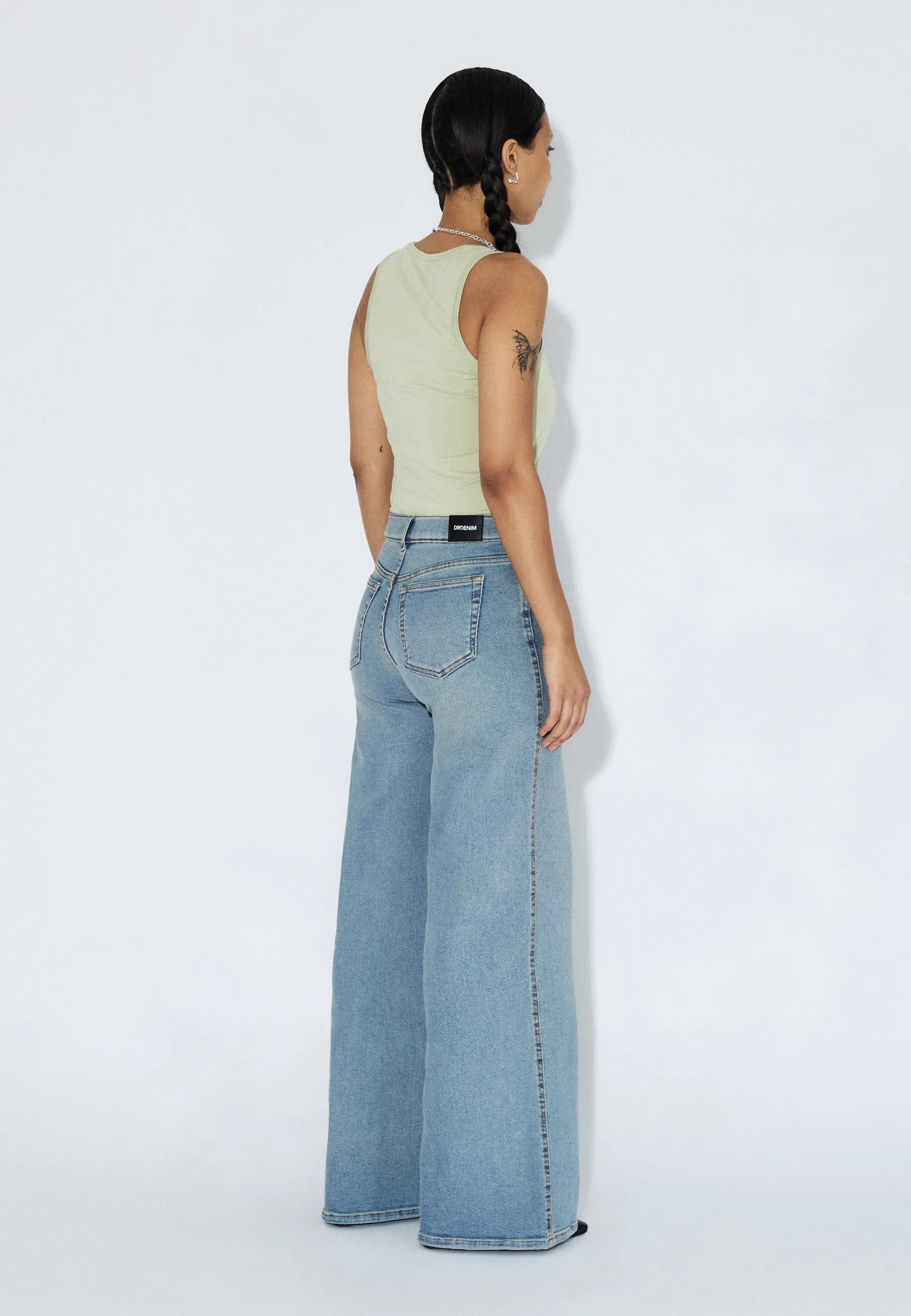 2610105U62_DrDenim_ZilaMidWide_CapeLightVintage_Main_W2_1