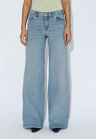 2610105U62_DrDenim_ZilaMidWide_CapeLightVintage_Main_W3_1