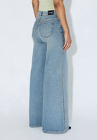 2610105U62_DrDenim_ZilaMidWide_CapeLightVintage_Main_W4_1