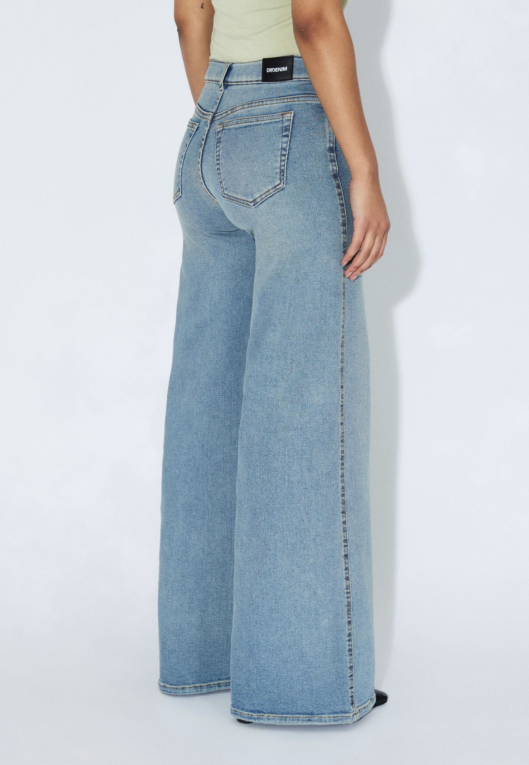 2610105U62_DrDenim_ZilaMidWide_CapeLightVintage_Main_W4_1
