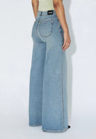 2610105U62_DrDenim_ZilaMidWide_CapeLightVintage_Main_W4_1
