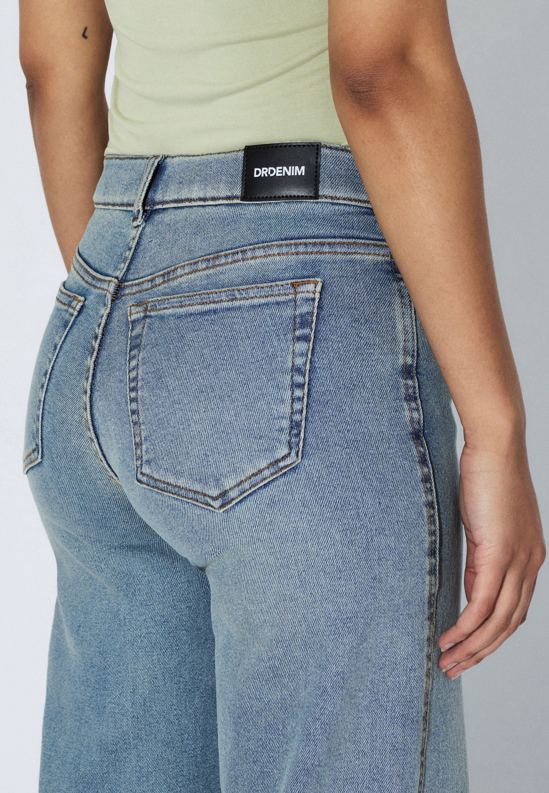 2610105U62_DrDenim_ZilaMidWide_CapeLightVintage_Main_W5_2