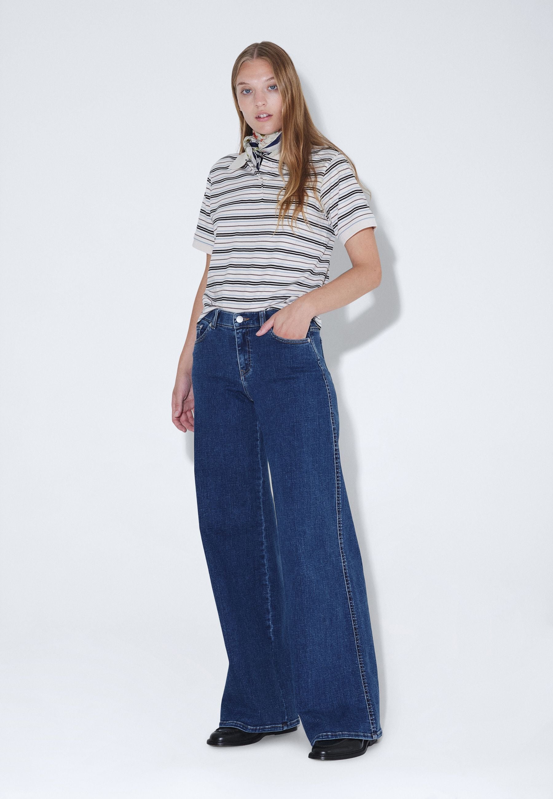 2610105V45_DrDenim_ZilaMidWide_ValeMidPlain_Main_W1_3