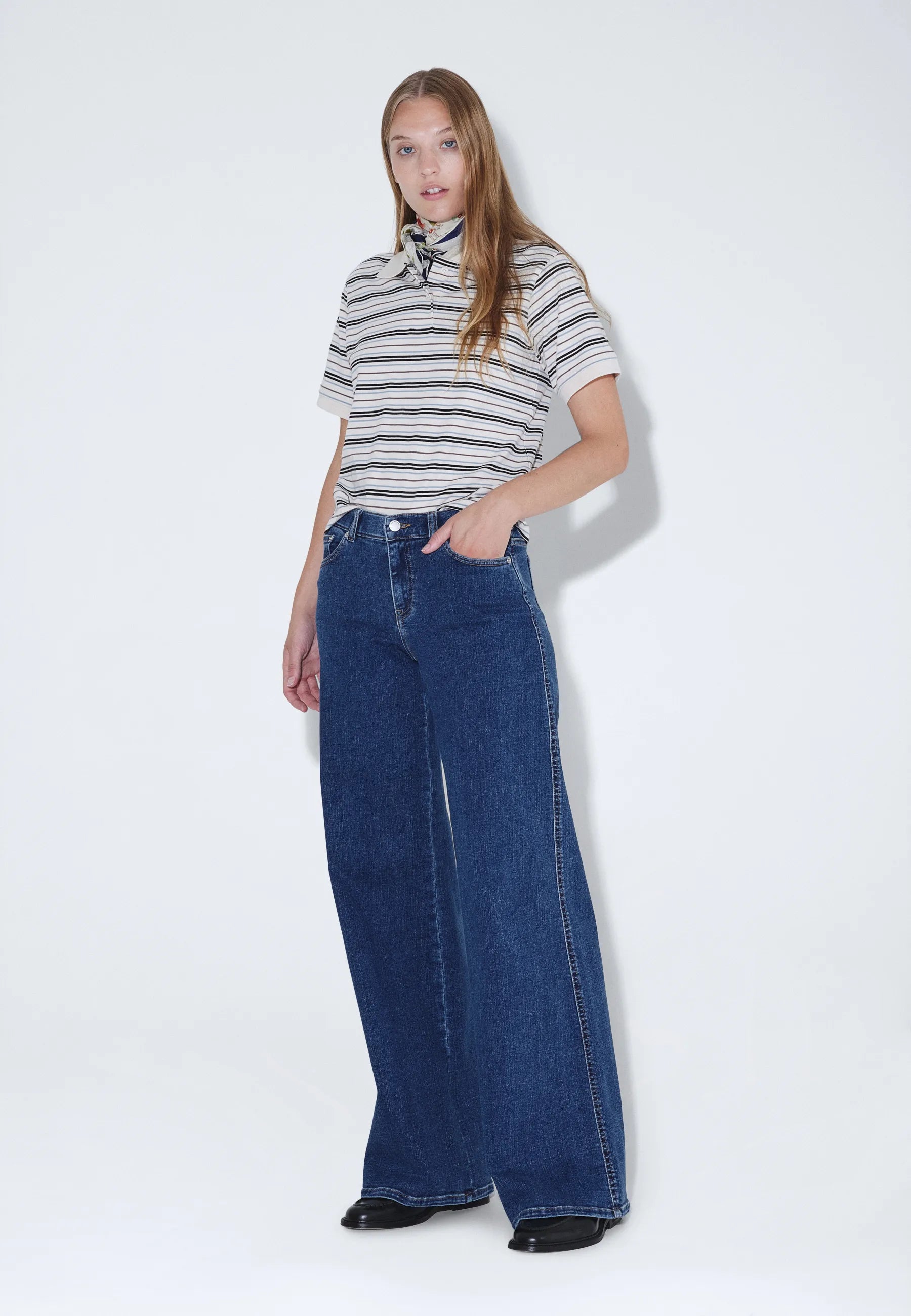 2610105V45_DrDenim_ZilaMidWide_ValeMidPlain_Main_W1_3