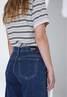 2610105V45_DrDenim_ZilaMidWide_ValeMidPlain_Main_W5_2
