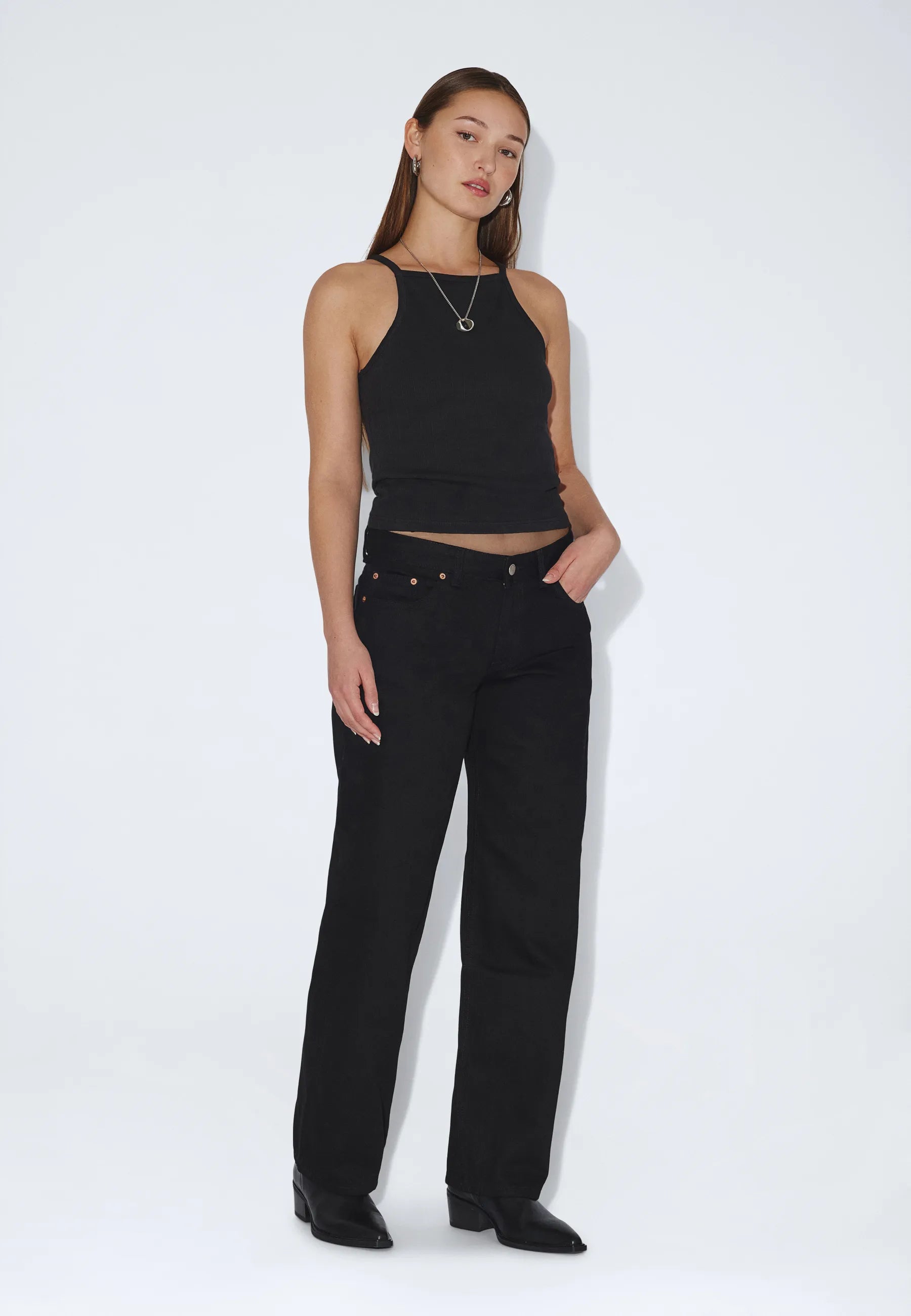 2610106101_DrDenim_NikaMidStraight_Black_main_W1_3