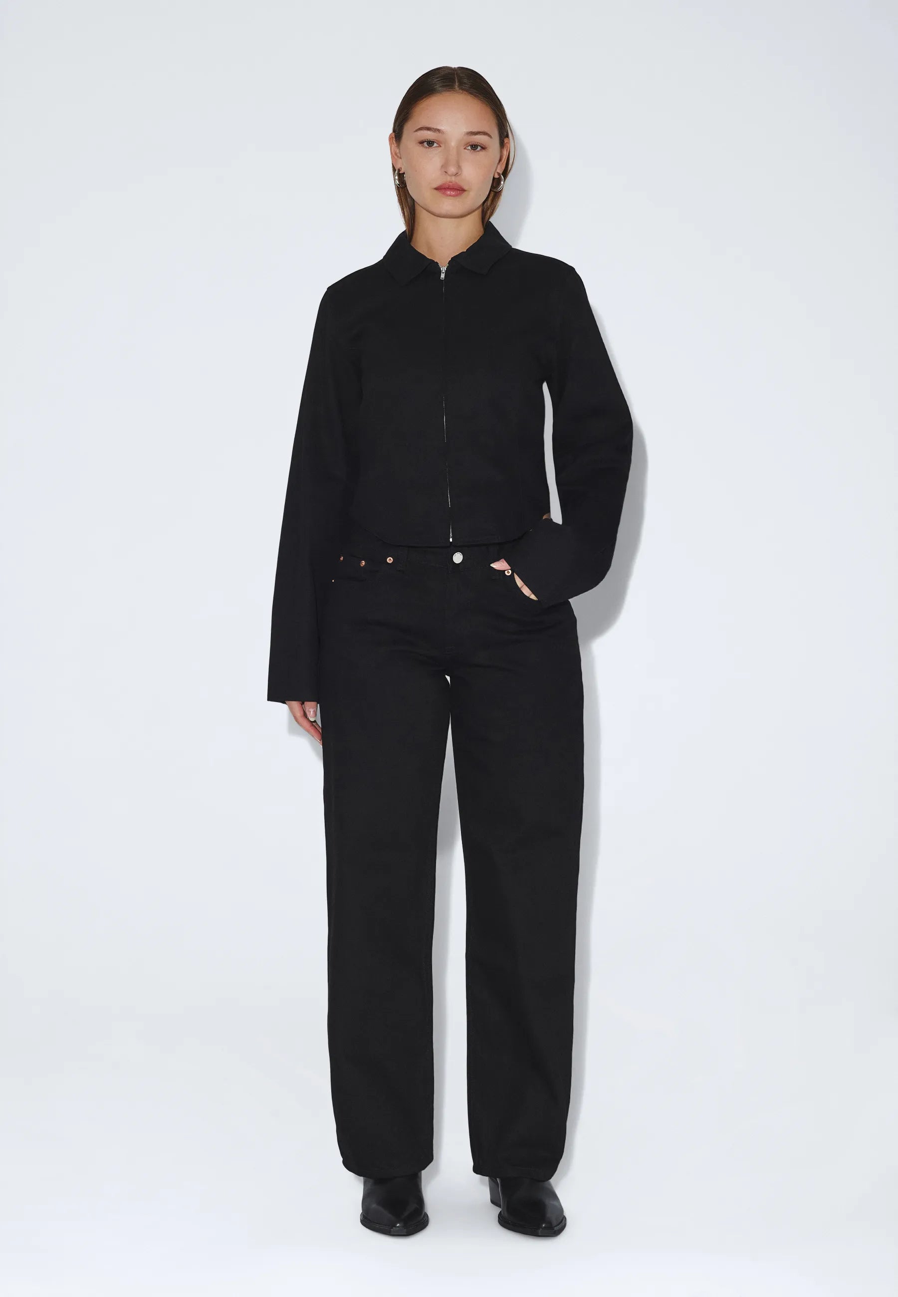 2610106101_DrDenim_NikaMidStraight_Black_main_W1_4