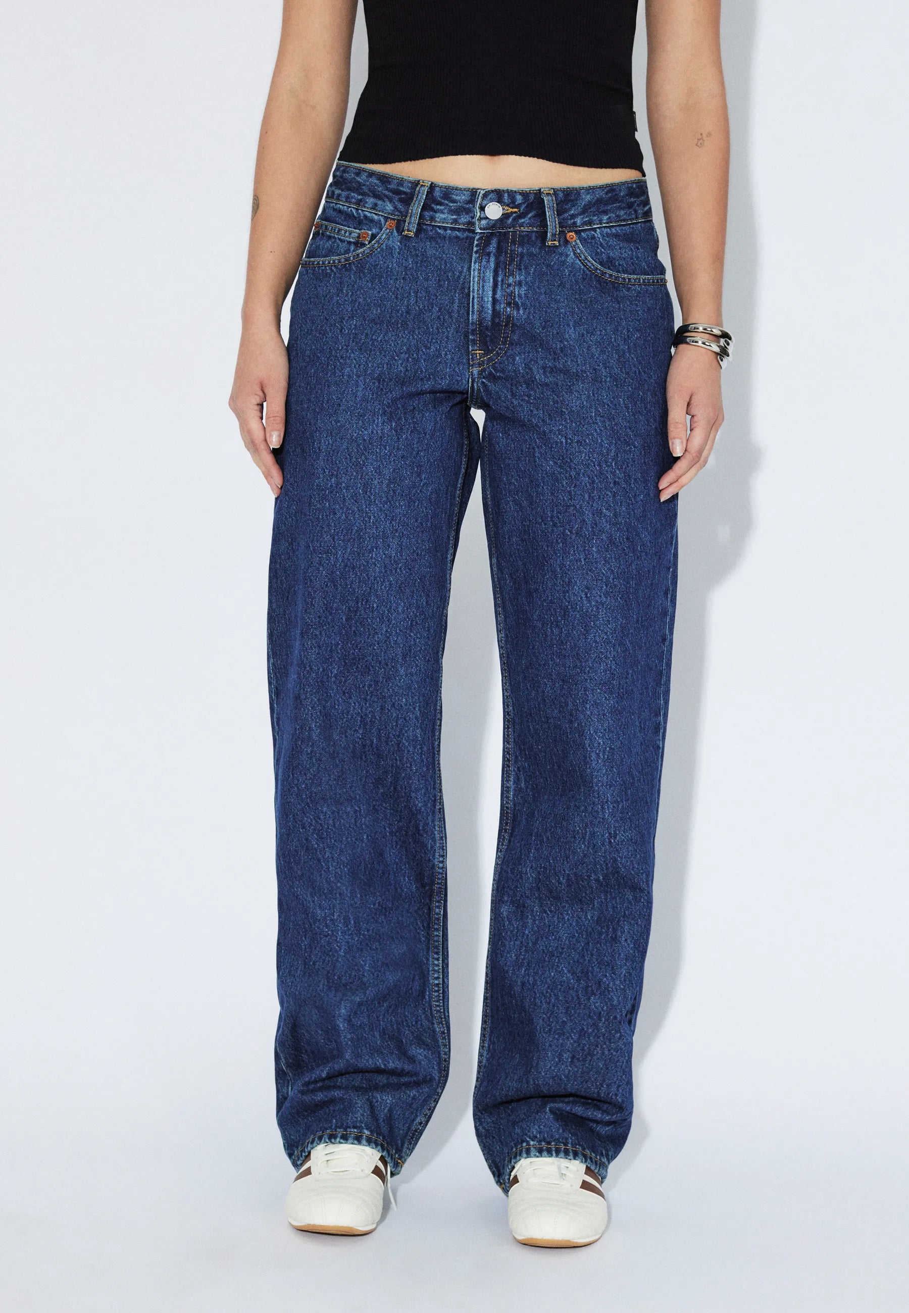 2610106L93_DrDenim_NikaMidStraight_StreamDarkRetroVintage_Main_W3_1