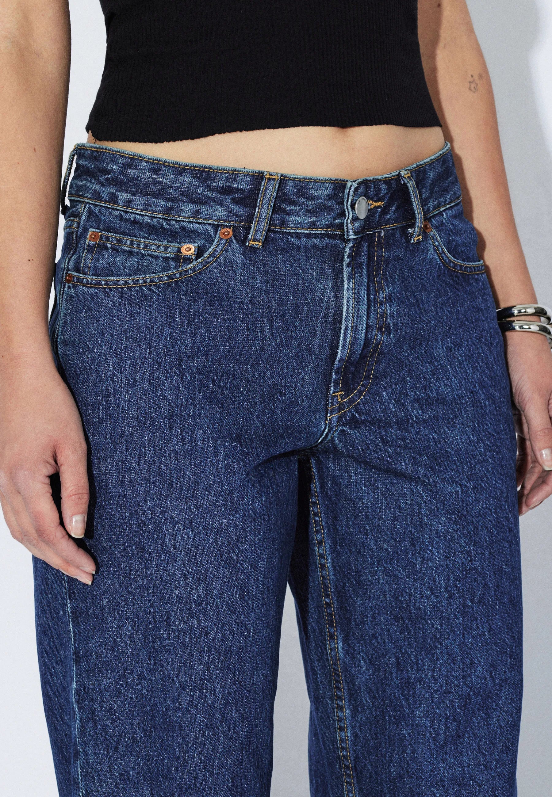 2610106L93_DrDenim_NikaMidStraight_StreamDarkRetroVintage_Main_W5_1