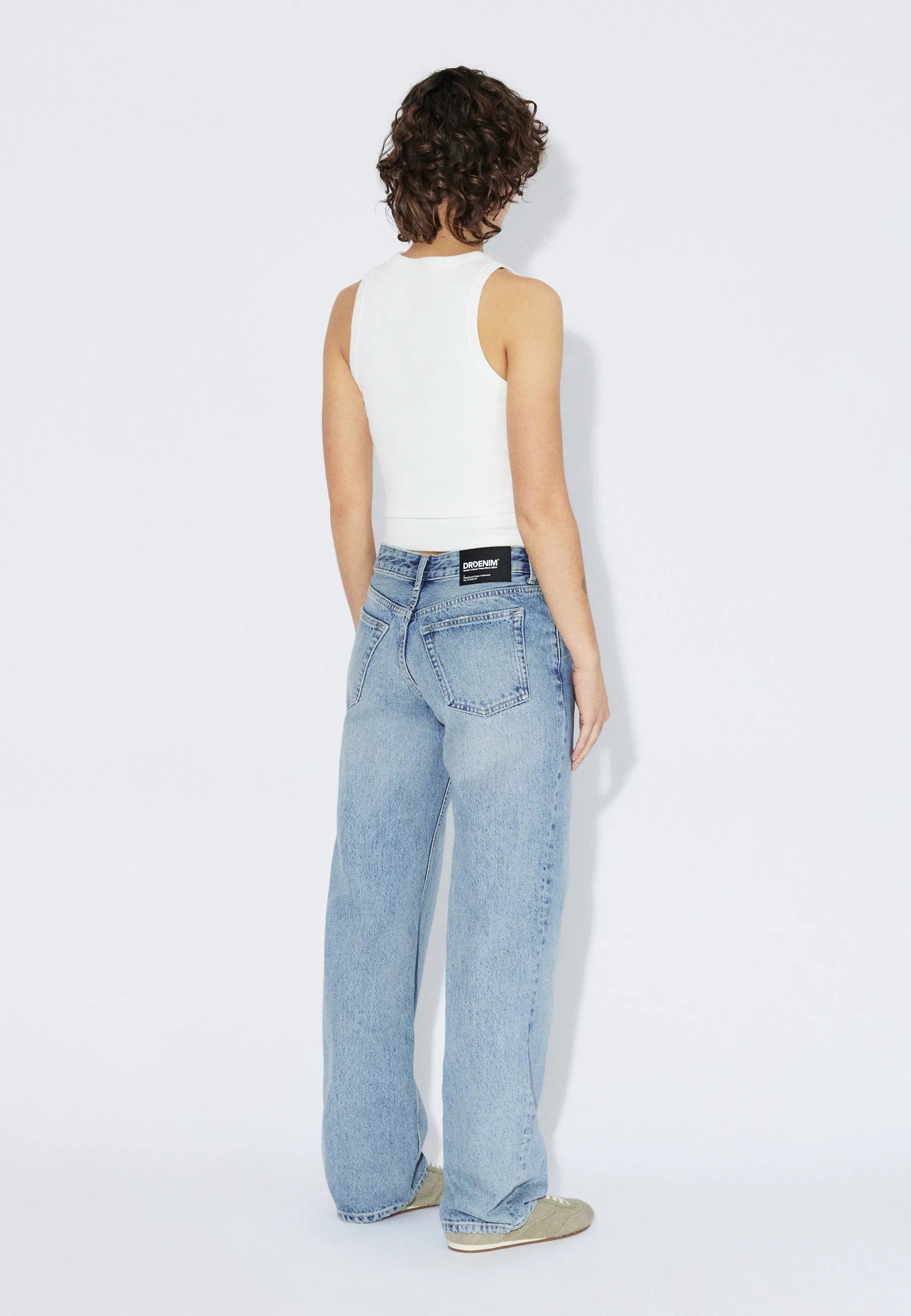 2610106M01_DrDenim_NikaMidStraight_DriftLightUsed_Main_W2_1