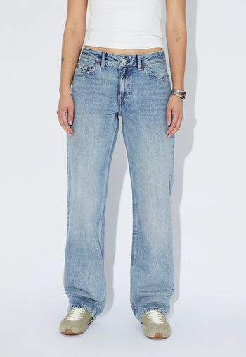 2610106M01_DrDenim_NikaMidStraight_DriftLightUsed_Main_W3_1