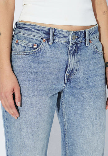 2610106M01_DrDenim_NikaMidStraight_DriftLightUsed_Main_W5_1