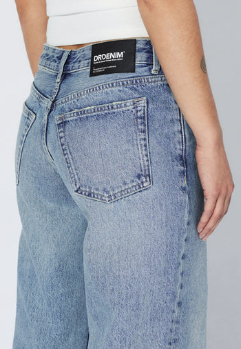 2610106M01_DrDenim_NikaMidStraight_DriftLightUsed_Main_W5_2