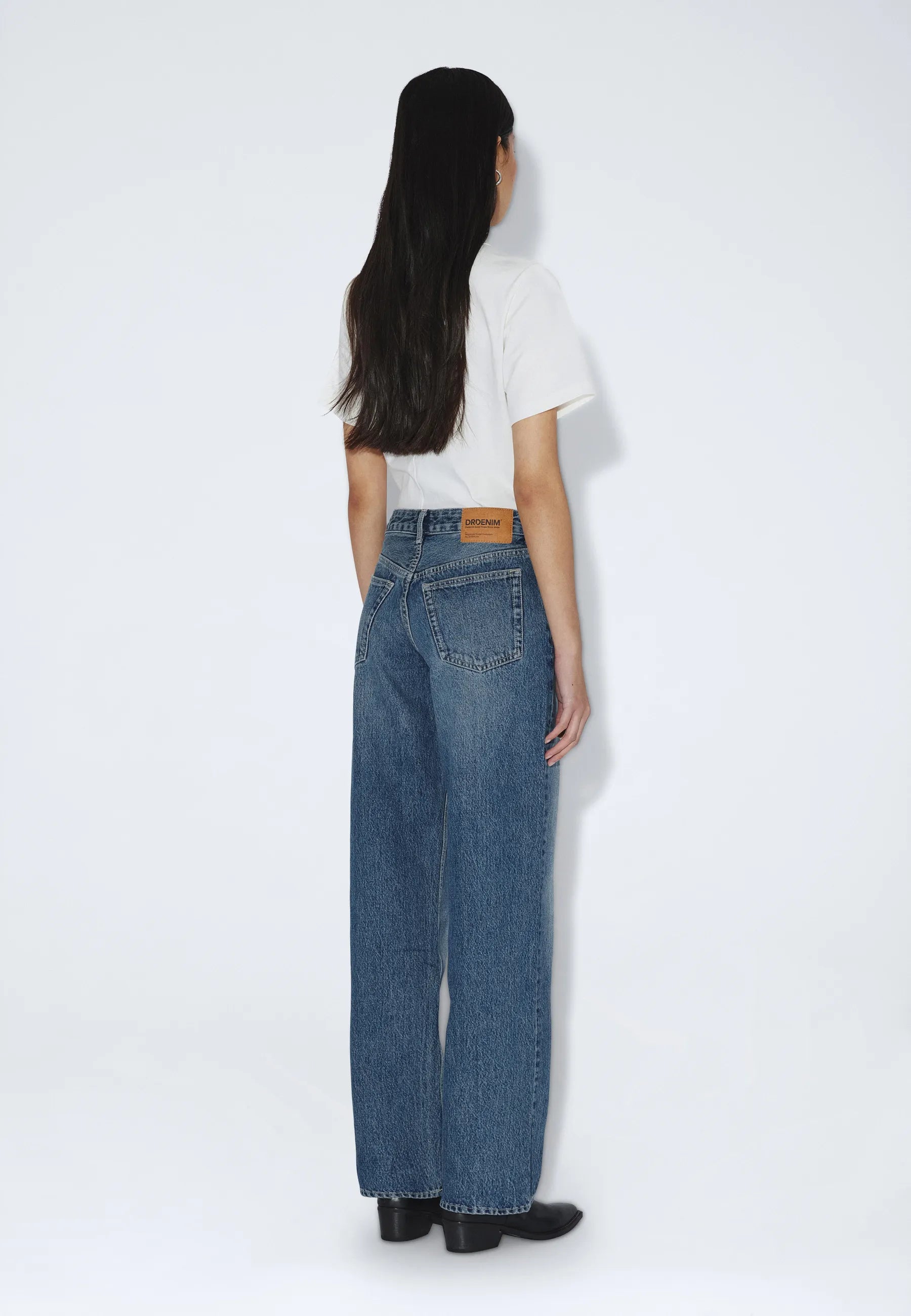 2610106M06_DrDenim_NikaMidStraight_DriftMidUsed_main_W2_1