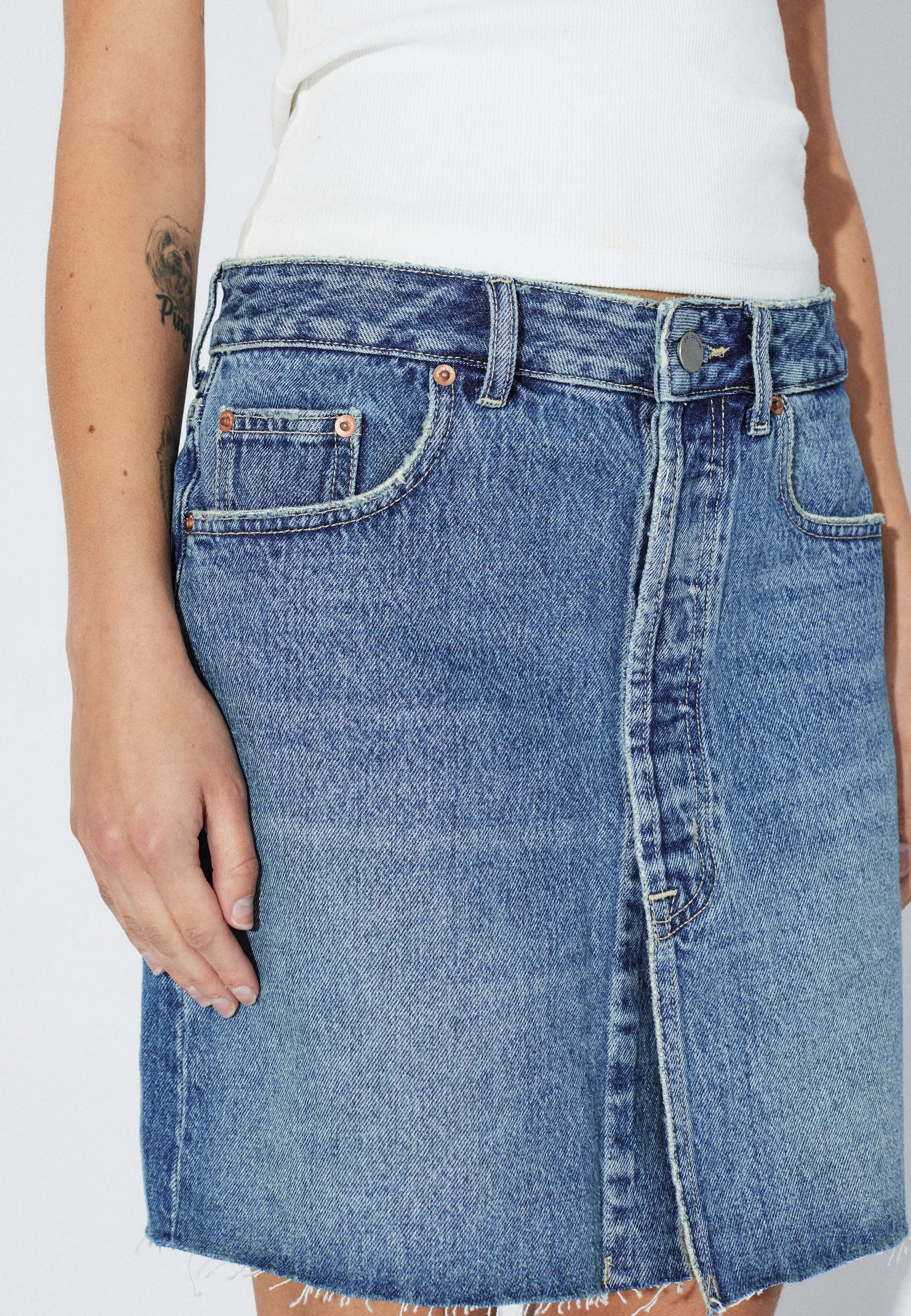 2610108M02_DrDenim_AraSkirt_DriftSkyUsed_Main_W5_1