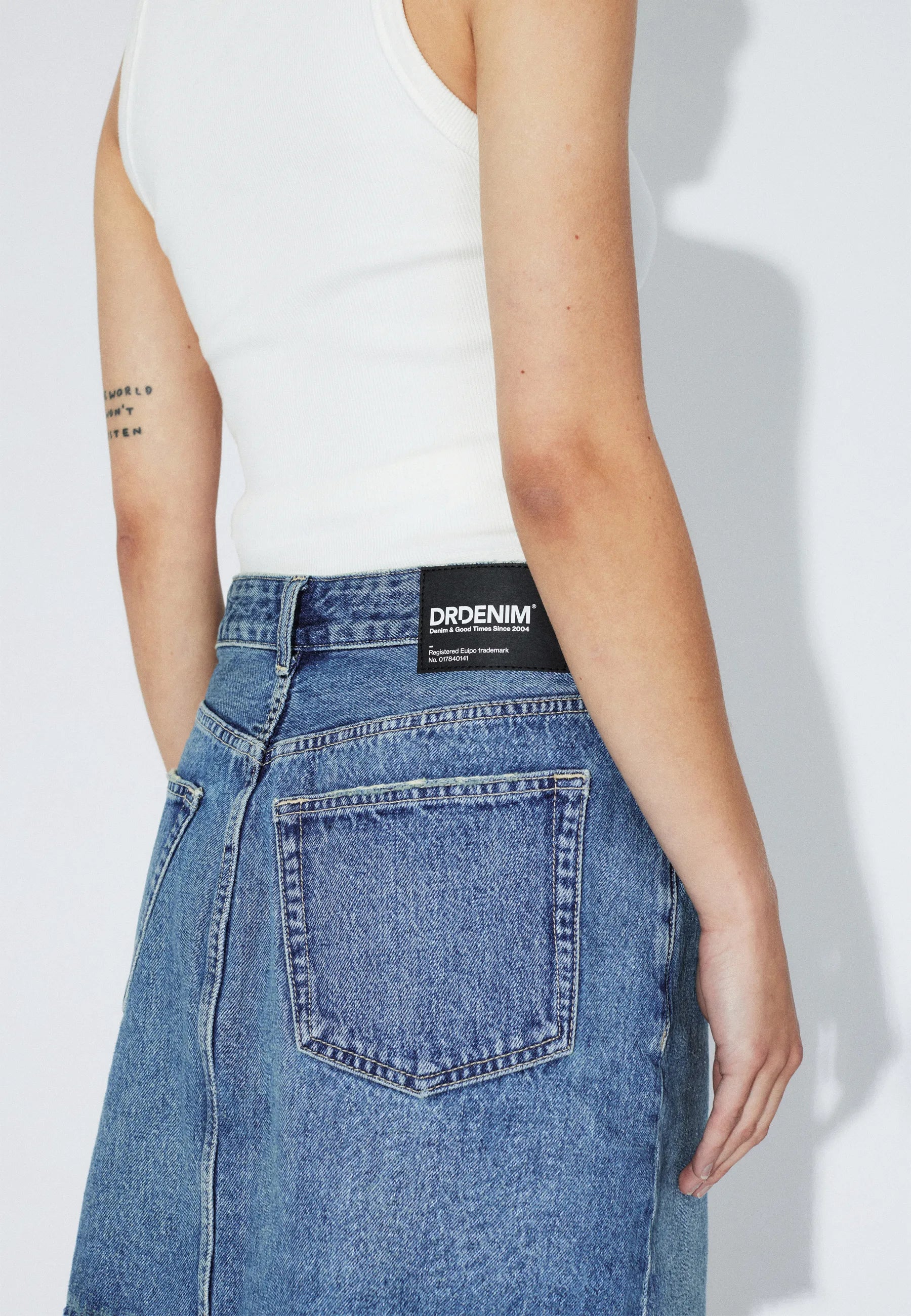 2610108M02_DrDenim_AraSkirt_DriftSkyUsed_Main_W5_2